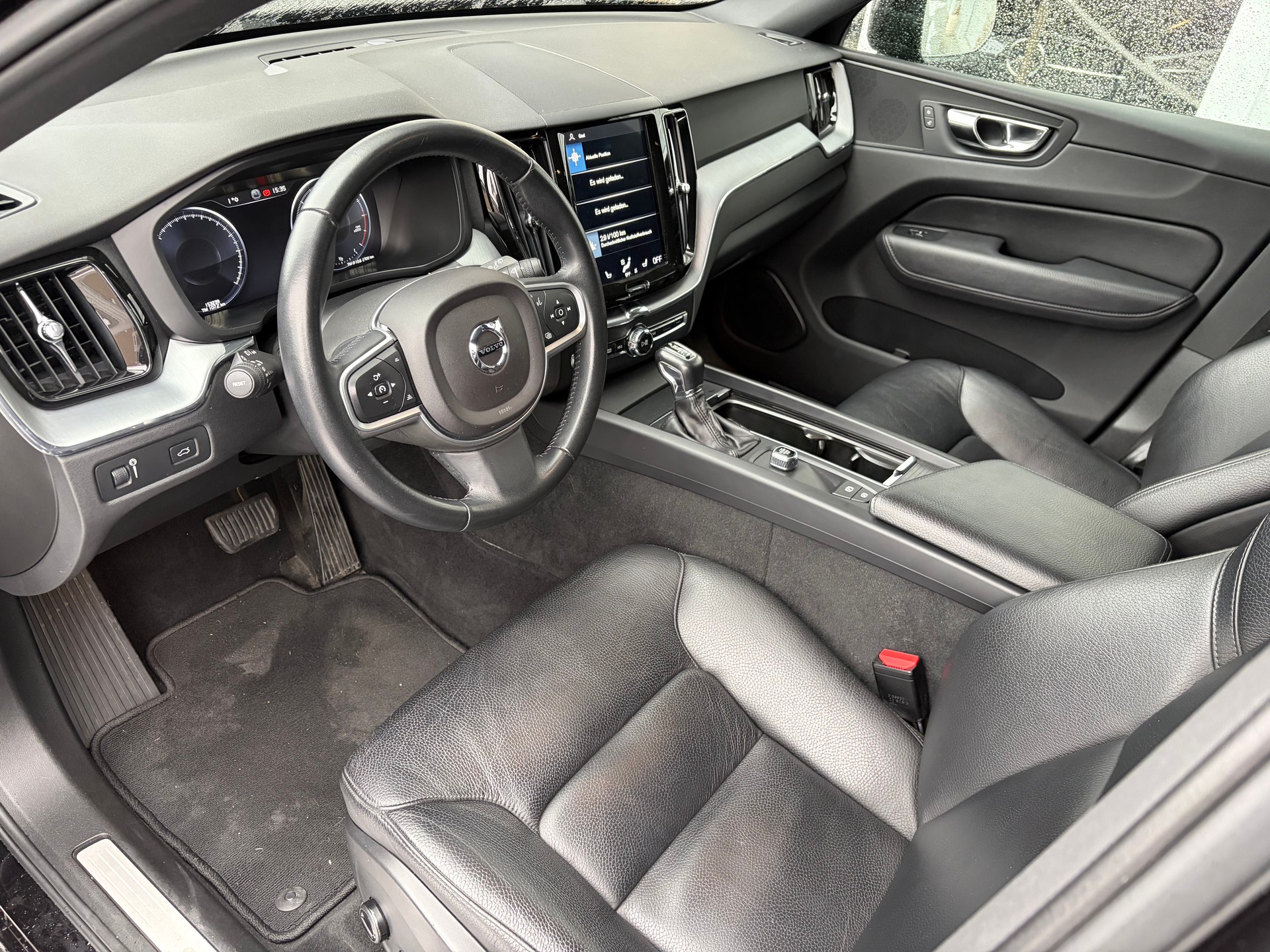 VOLVO XC60 D4 AWD Momentum Geartronic-image-9