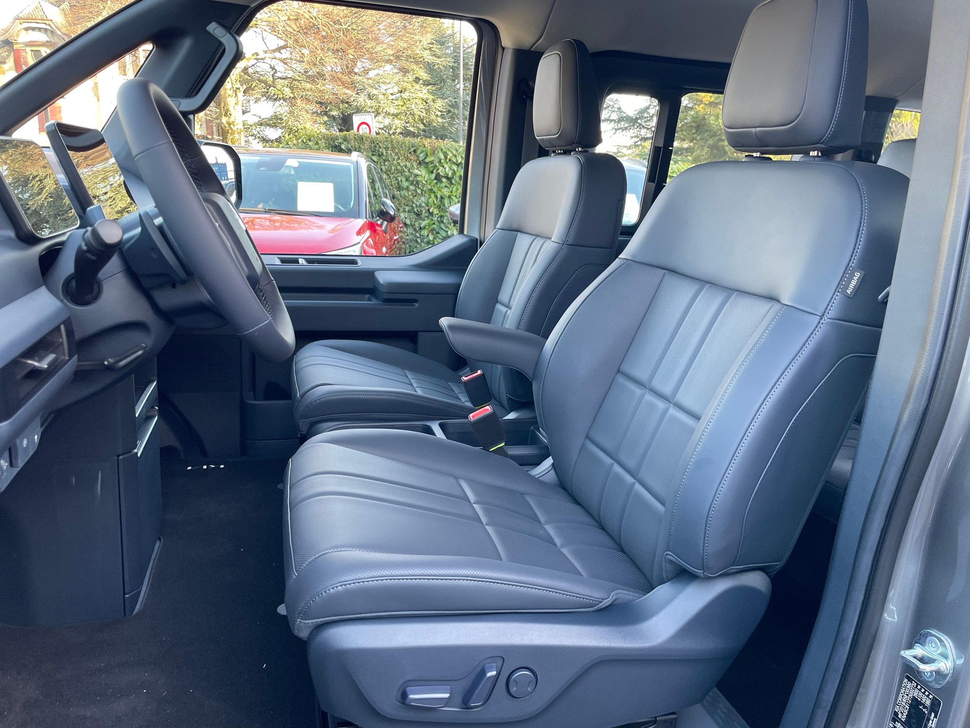 KIA PV5 Passenger 71.2 kWh Elite-image-8