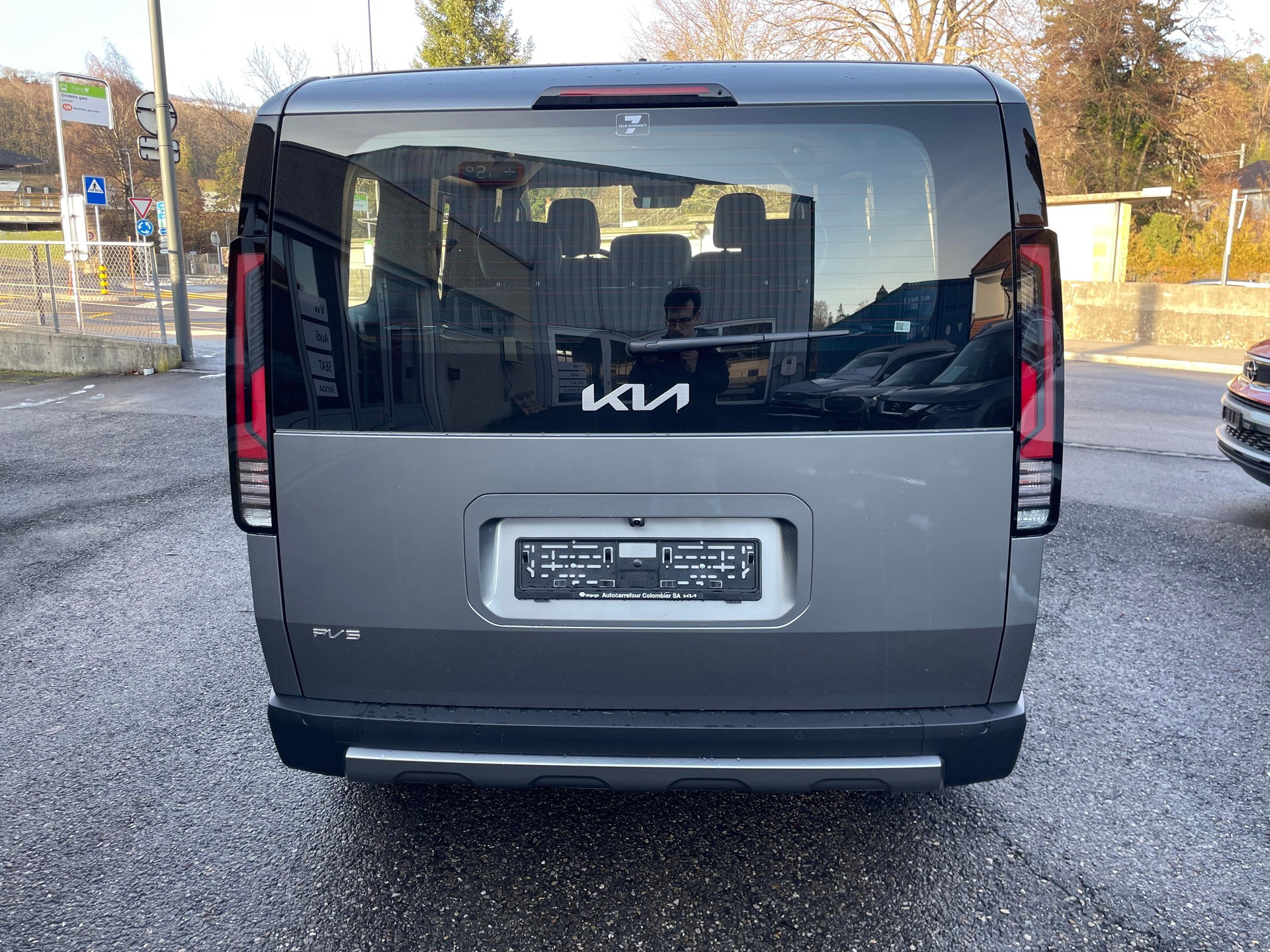 KIA PV5 Passenger 71.2 kWh Elite-image-2