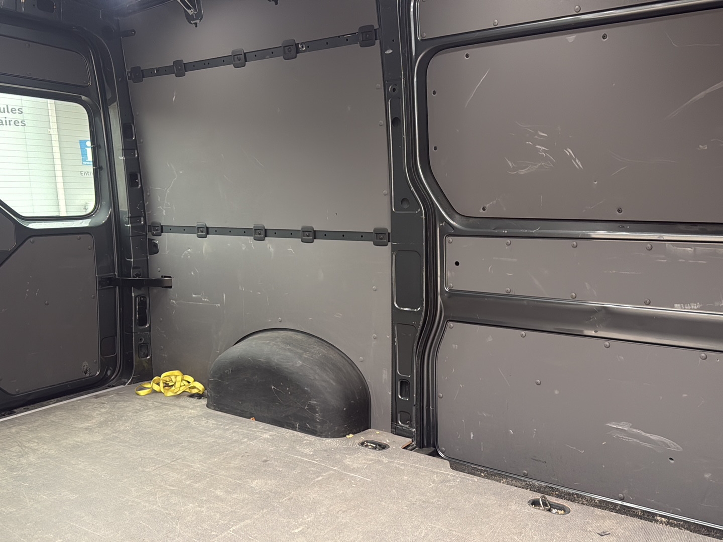VW Crafter 35 2.0 BiTDI Entry L3 A-image-8