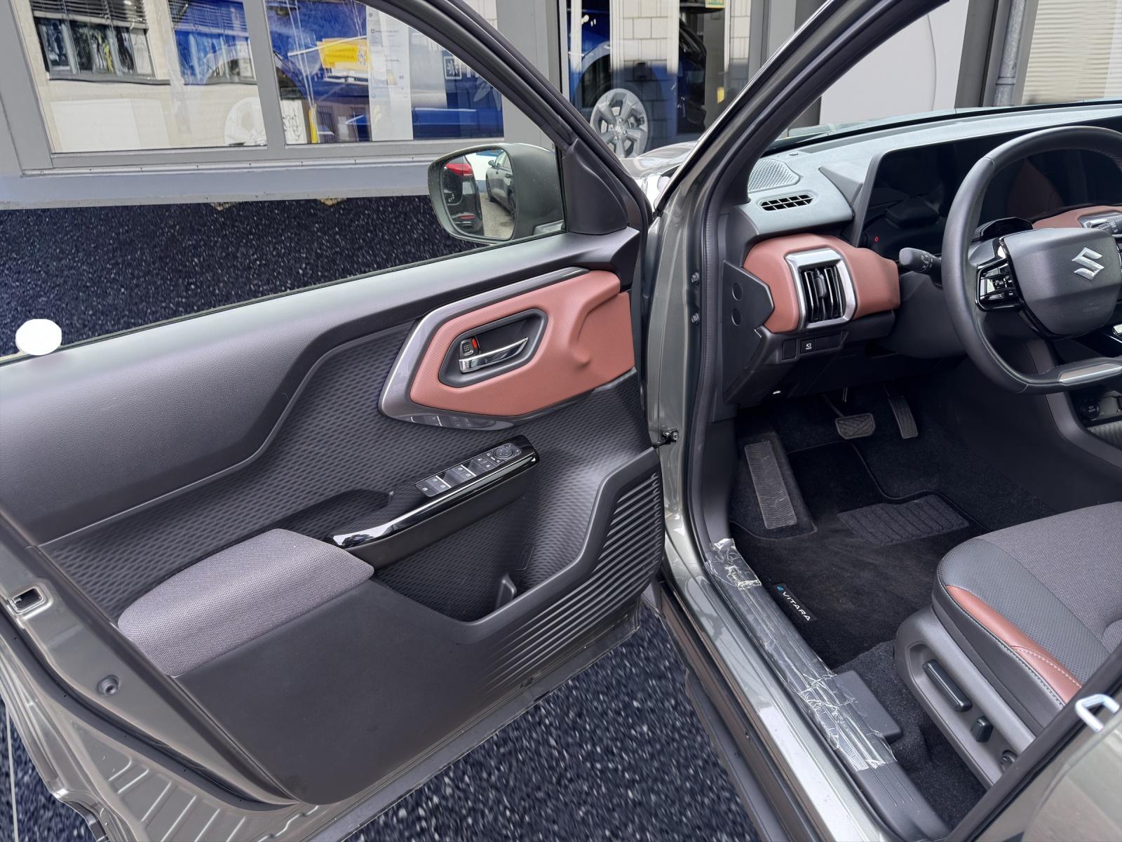 SUZUKI e Vitara Compact Top 4x4-image-11