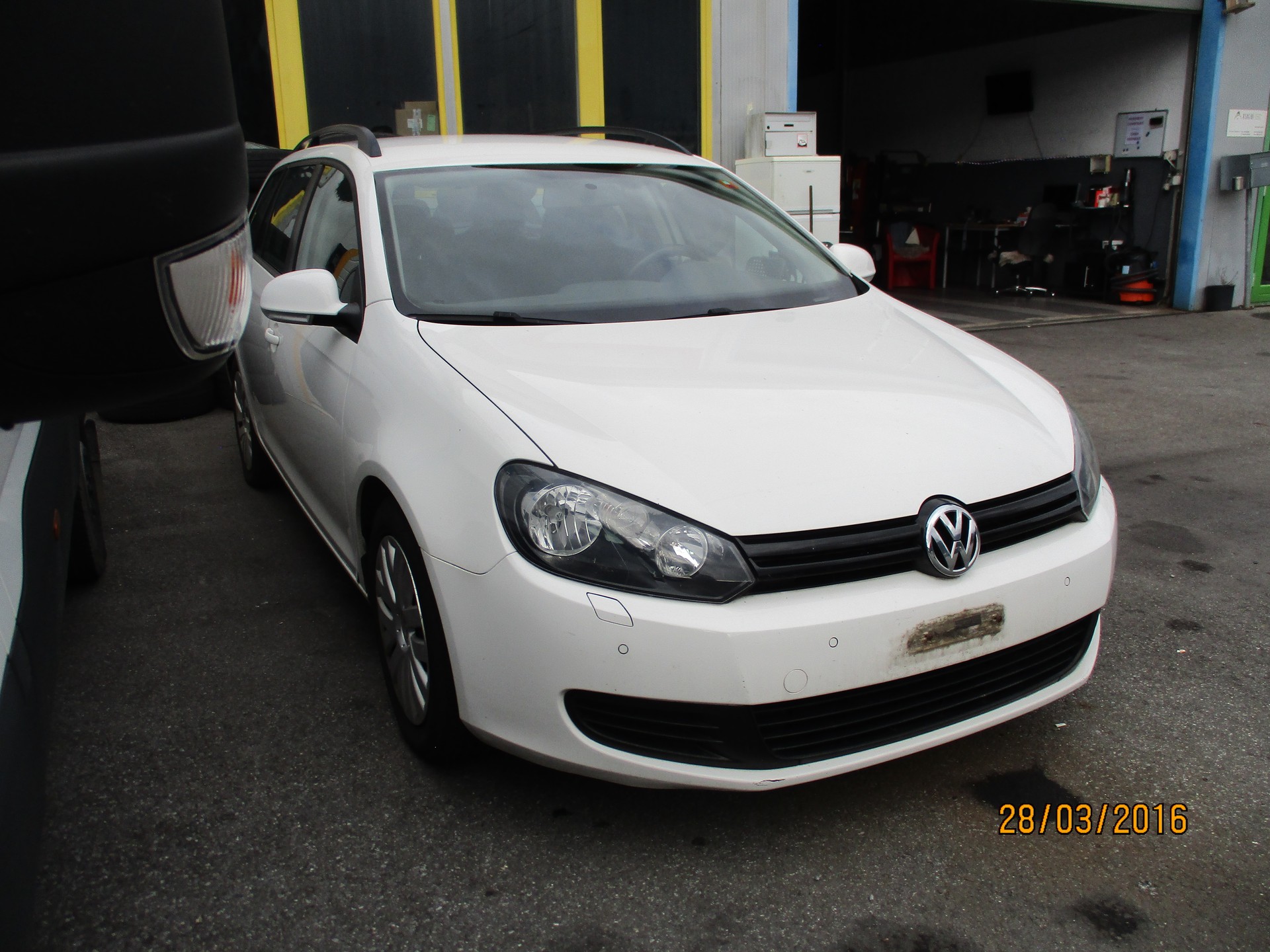 VW Golf Variant 1.6 TDI Comfortline 4Motion-image-1