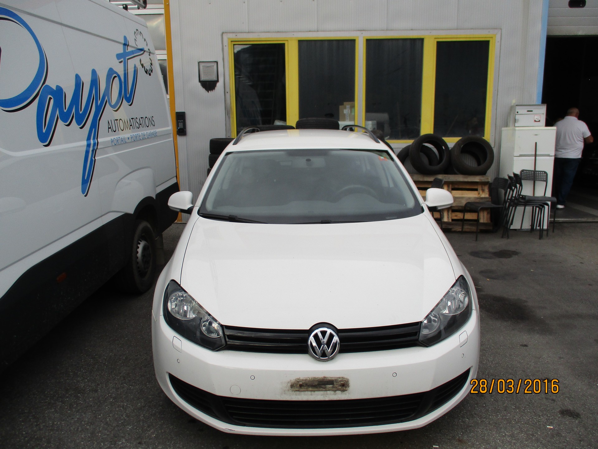 VW Golf Variant 1.6 TDI Comfortline 4Motion-image-2