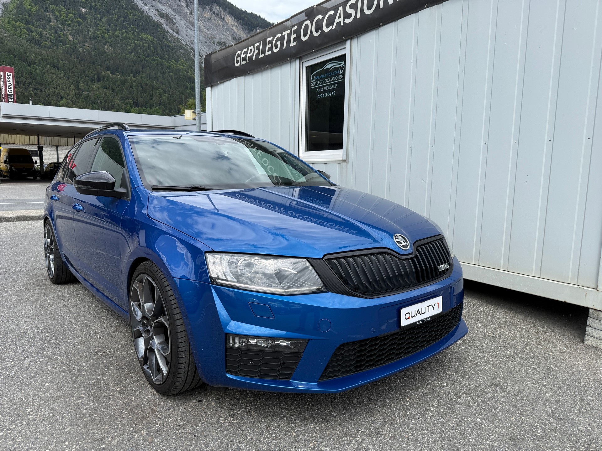 SKODA Octavia Combi 2.0 TDI RS DSG *RS-EXTREM* *TIEFERLEGUNG* H&R *DISTANZSCHEIBEN * 19" ALU*