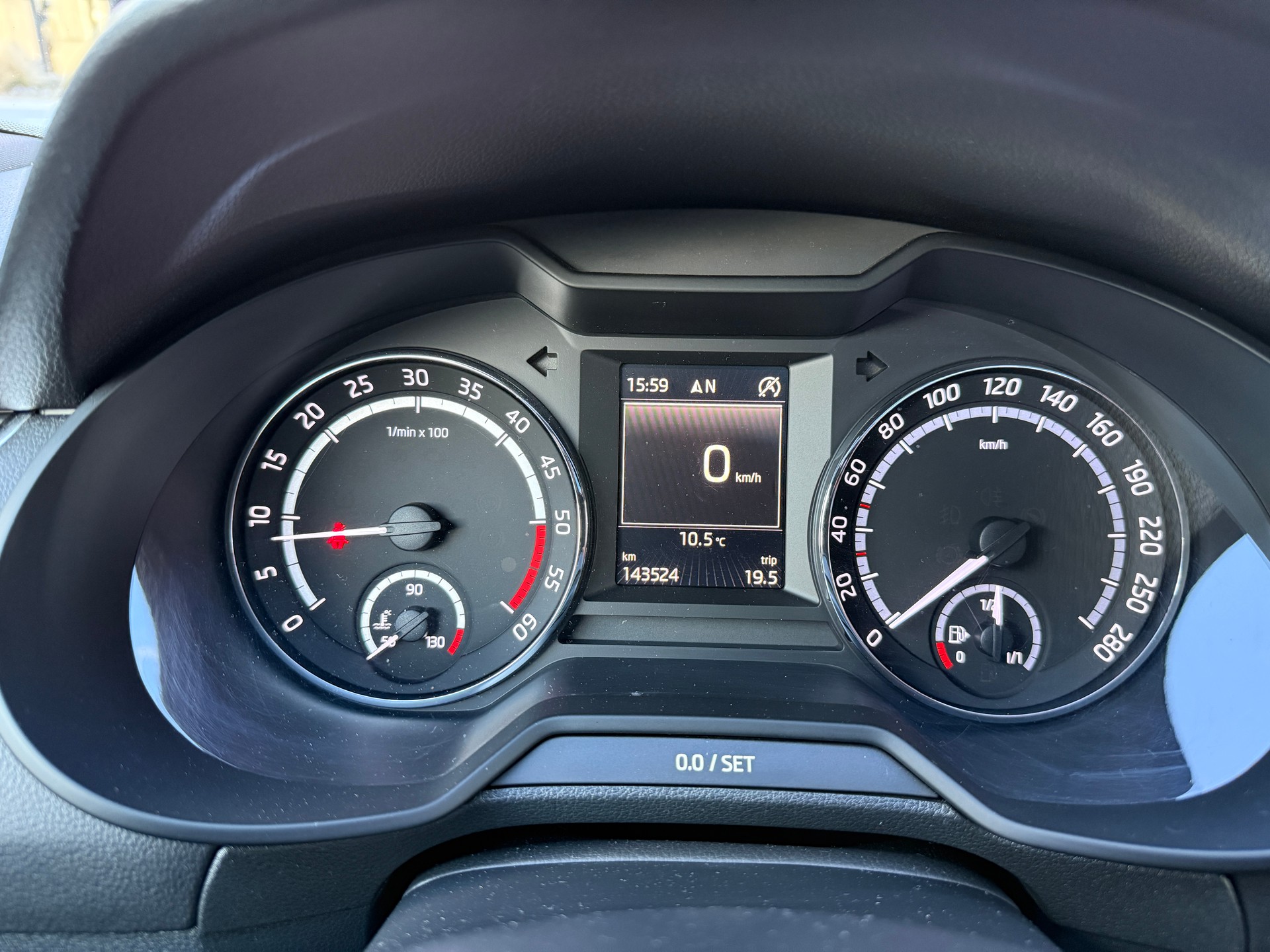 SKODA Octavia Combi 2.0 TDI RS DSG *RS-EXTREM* *TIEFERLEGUNG* H&R *DISTANZSCHEIBEN * 19" ALU*-image-16
