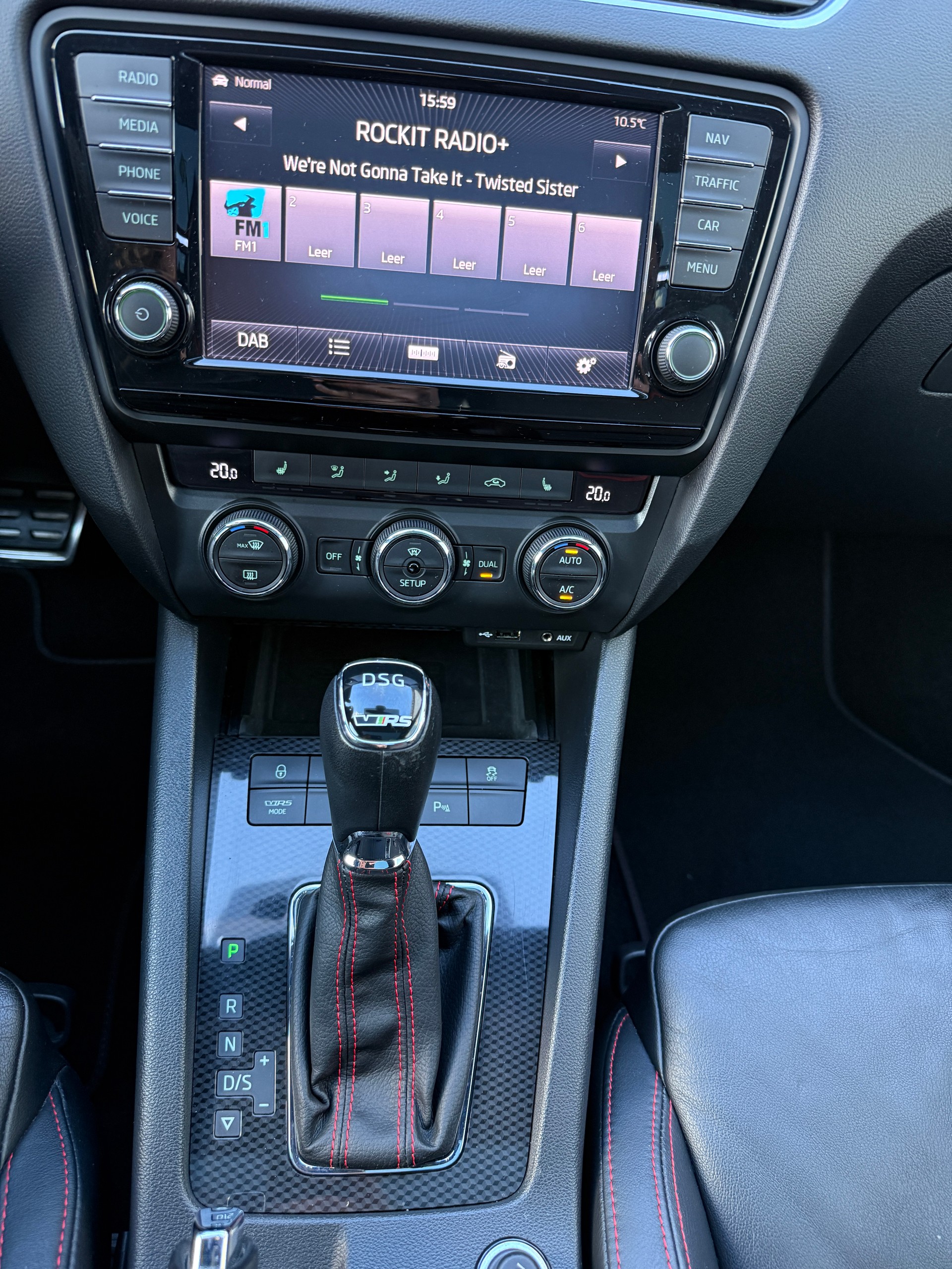 SKODA Octavia Combi 2.0 TDI RS DSG *RS-EXTREM* *TIEFERLEGUNG* H&R *DISTANZSCHEIBEN * 19" ALU*-image-21