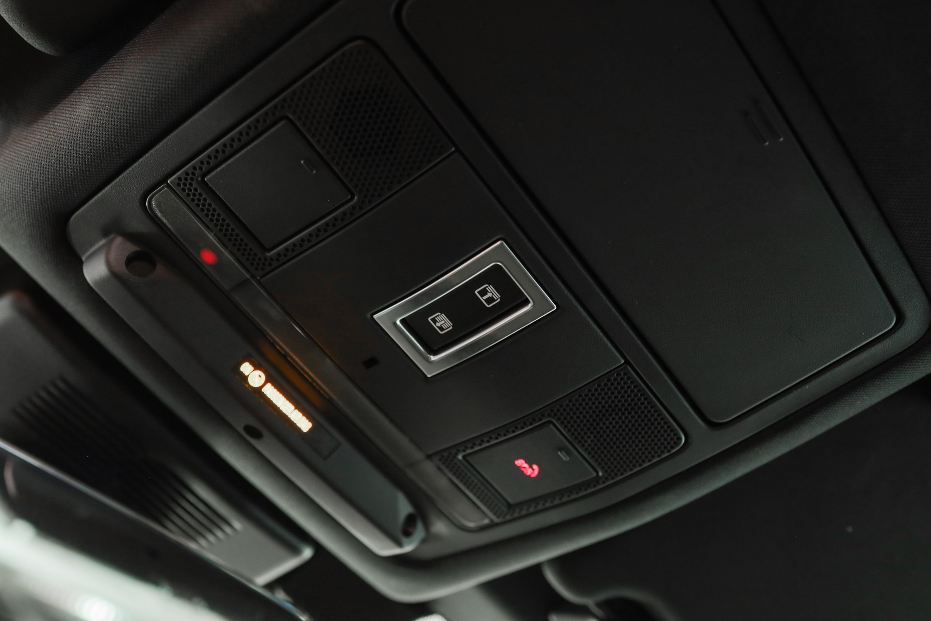 LAND ROVER Discovery Sport R Dyn P250 2.0 Si4 MHEV SE AT9-image-17