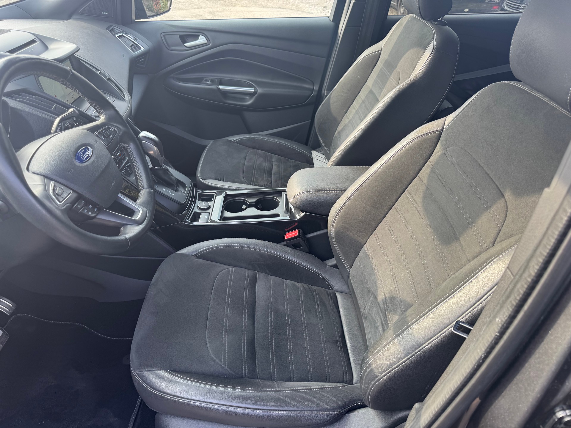 FORD Kuga 2.0 TDCi ST Line 4WD PowerShift-image-7