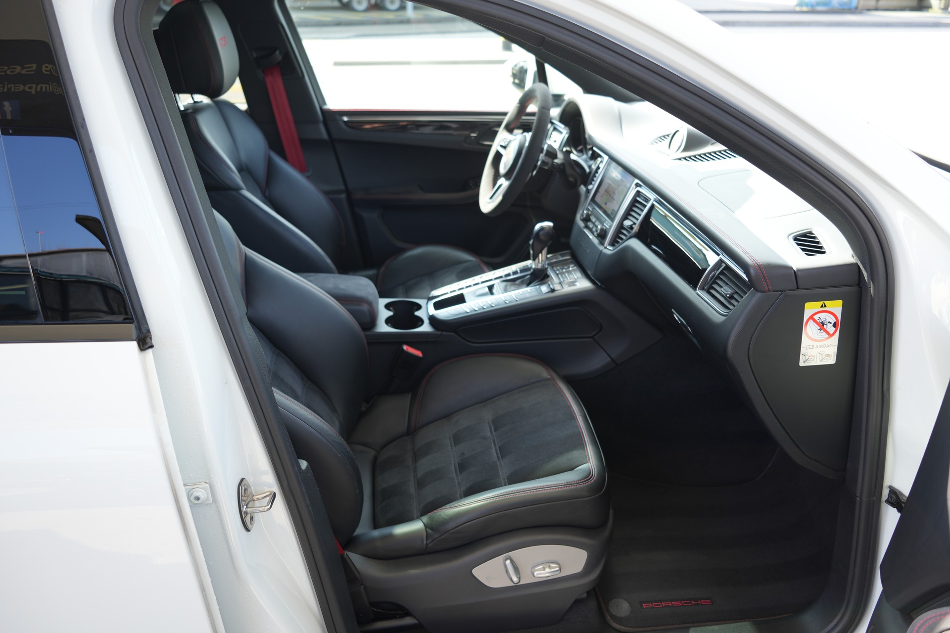 PORSCHE Macan GTS PDK-image-11