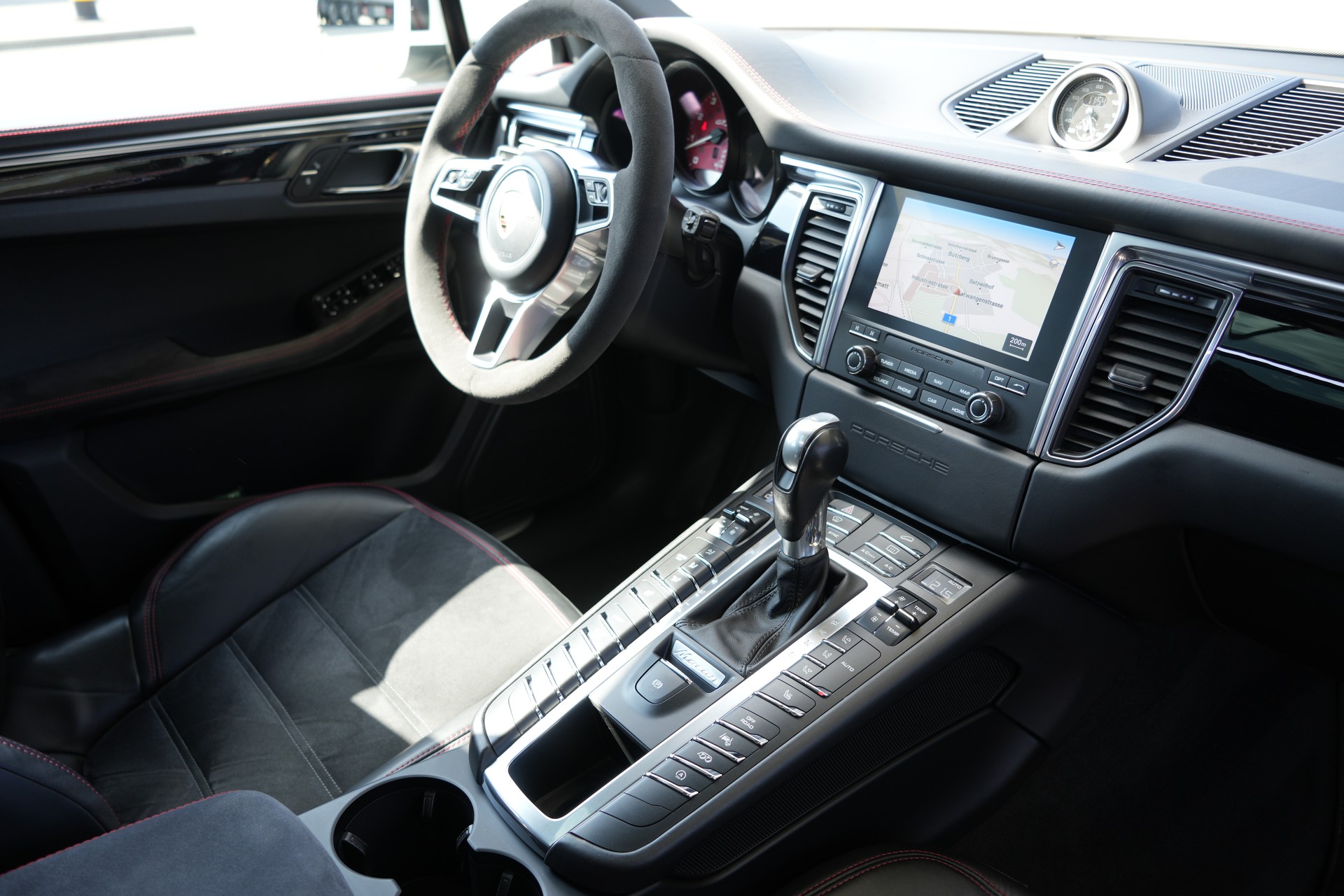 PORSCHE Macan GTS PDK-image-10