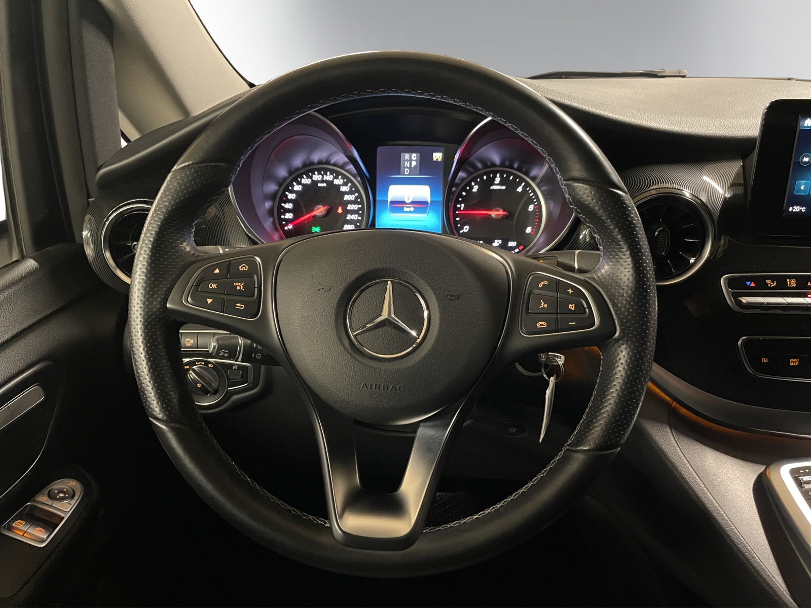 MERCEDES-BENZ V 220 d L 4Matic-image-11