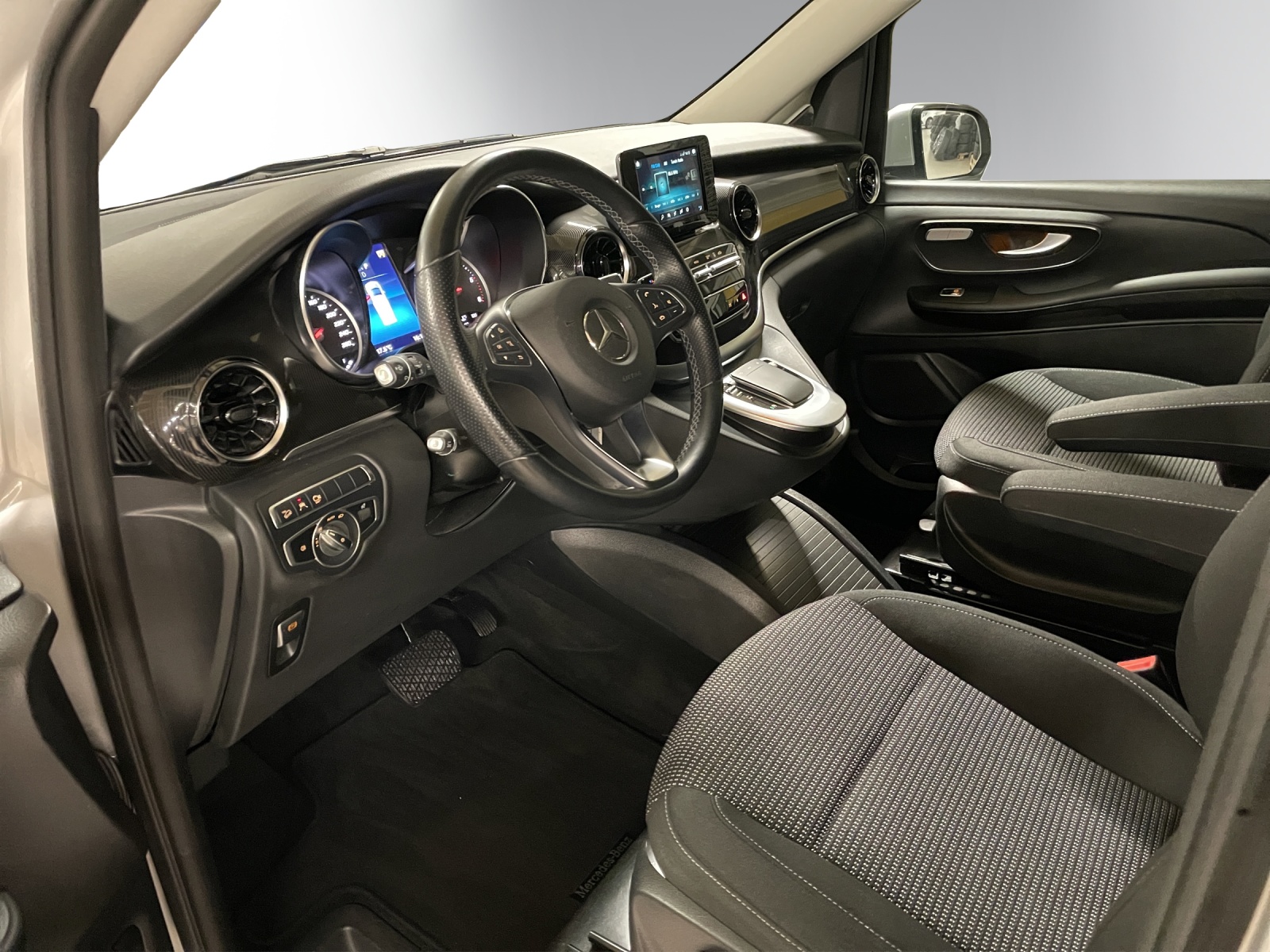 MERCEDES-BENZ V 220 d L 4Matic-image-5