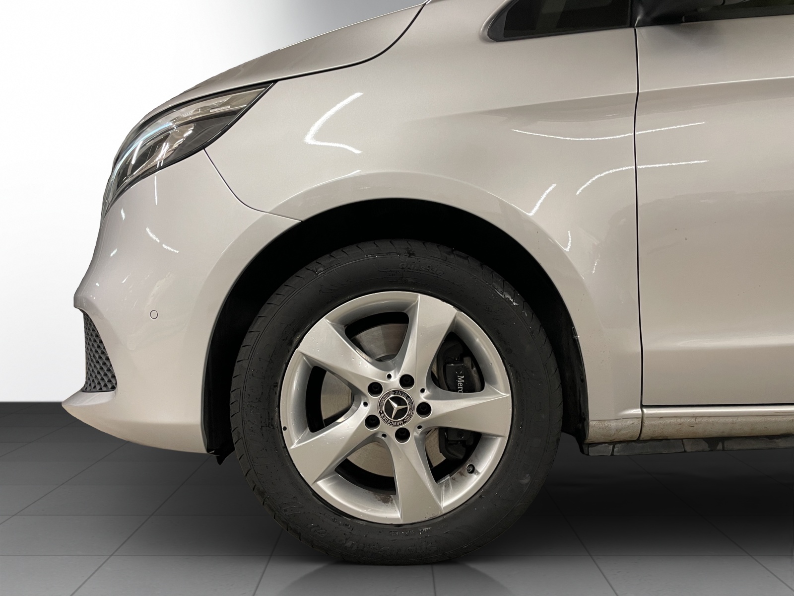 MERCEDES-BENZ V 220 d L 4Matic-image-4