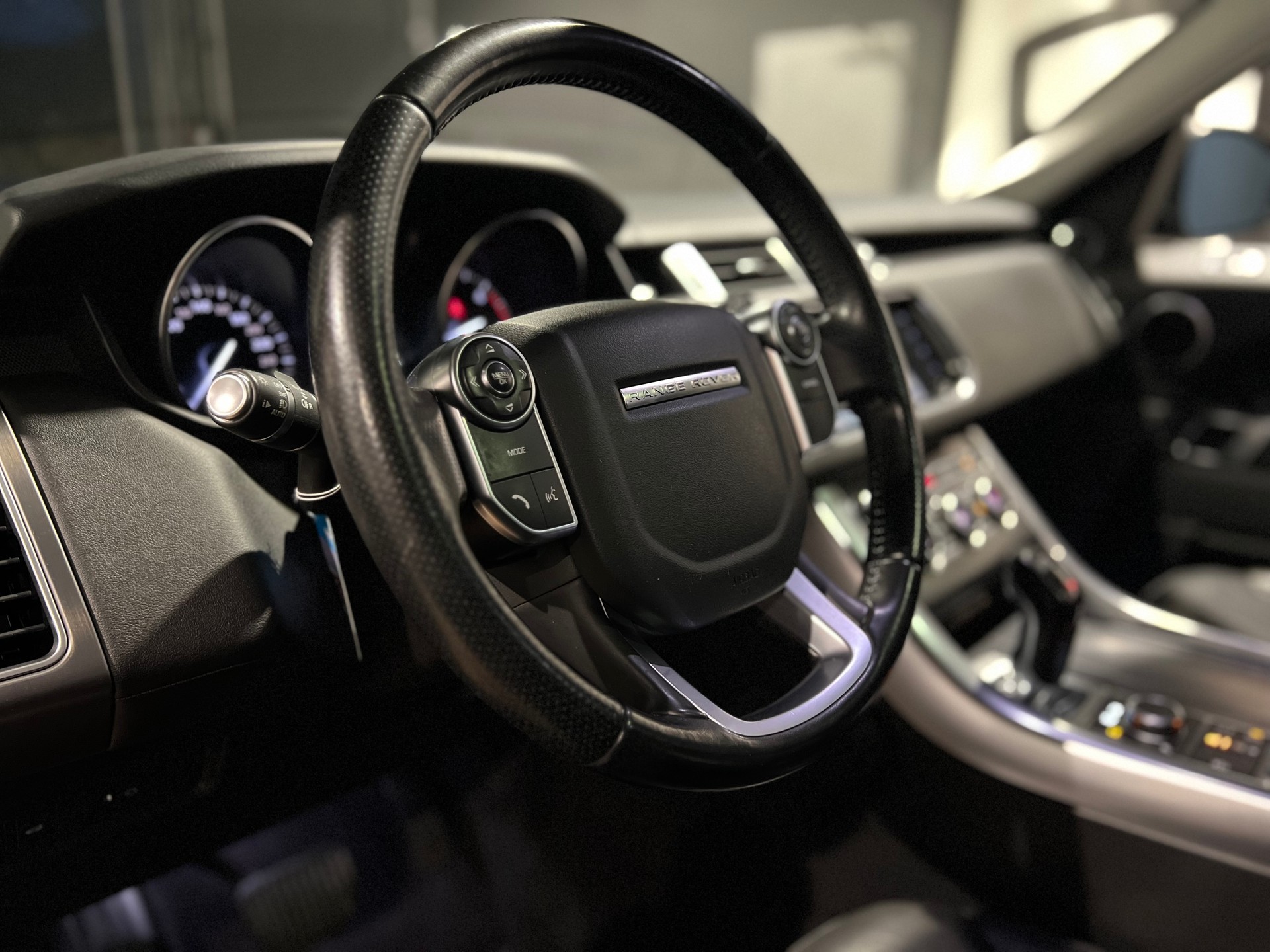 LAND ROVER Range Rover Sport 3.0 TDV6 SE Automatic-image-23