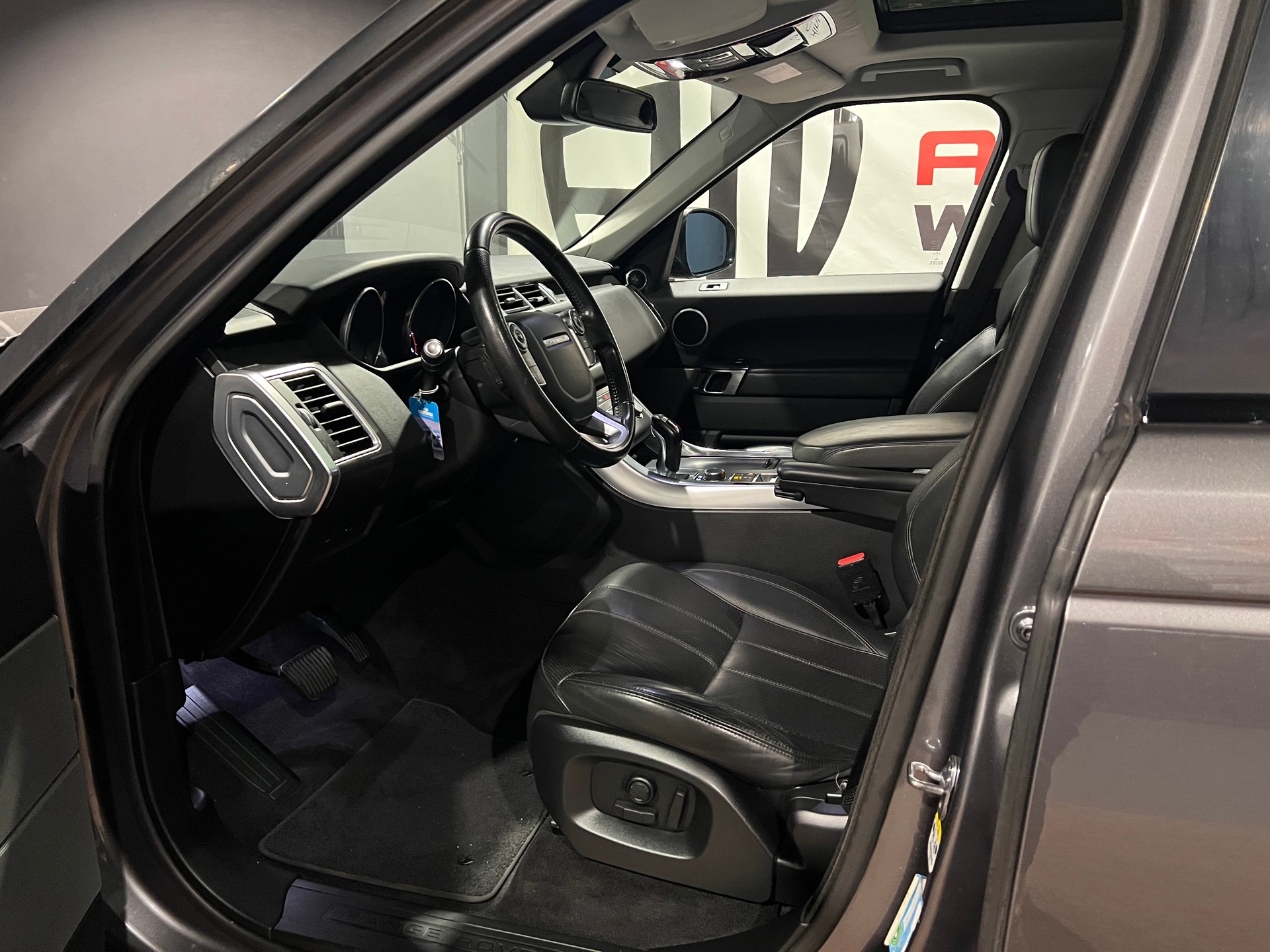 LAND ROVER Range Rover Sport 3.0 TDV6 SE Automatic-image-11
