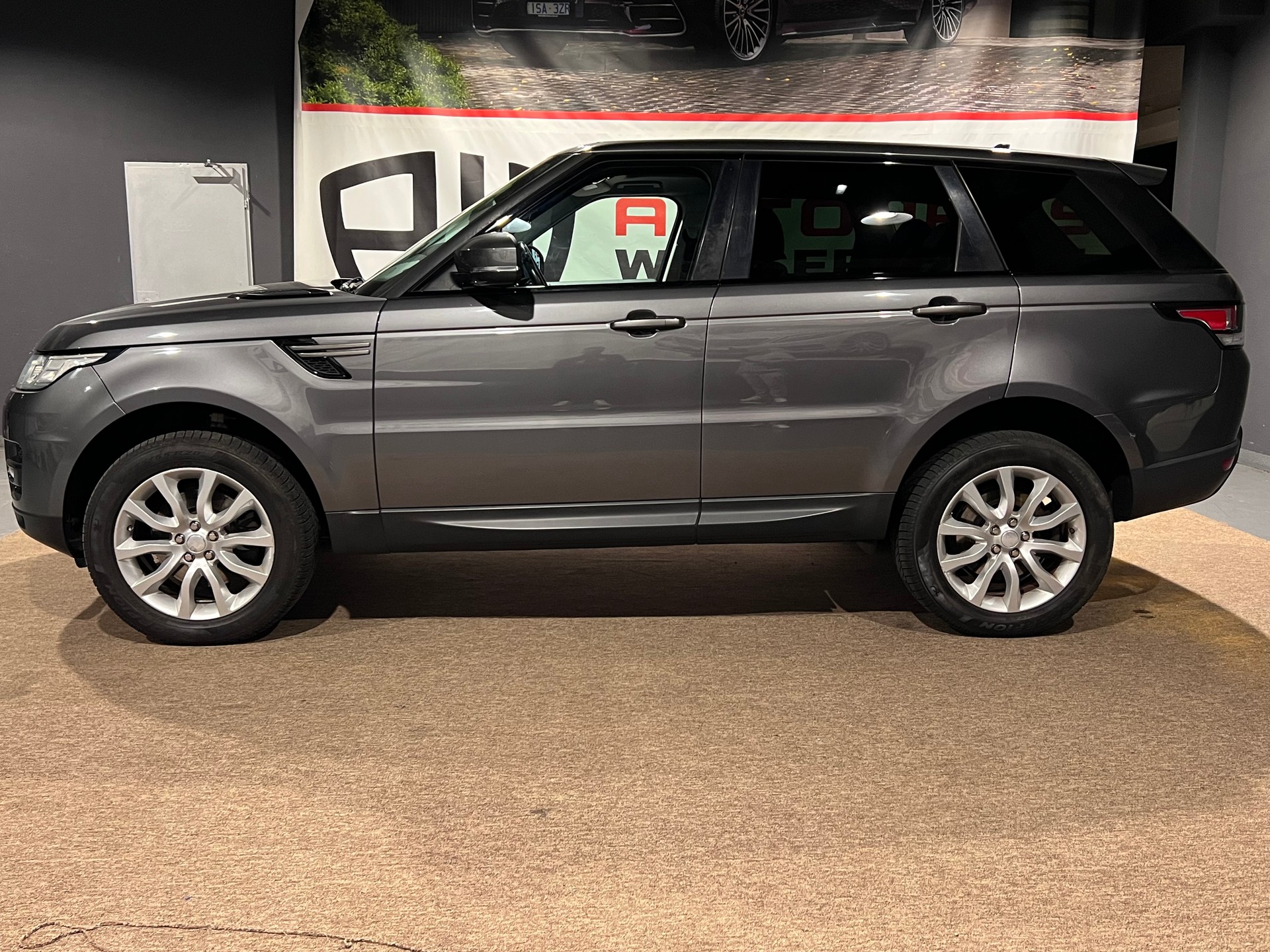 LAND ROVER Range Rover Sport 3.0 TDV6 SE Automatic-image-6