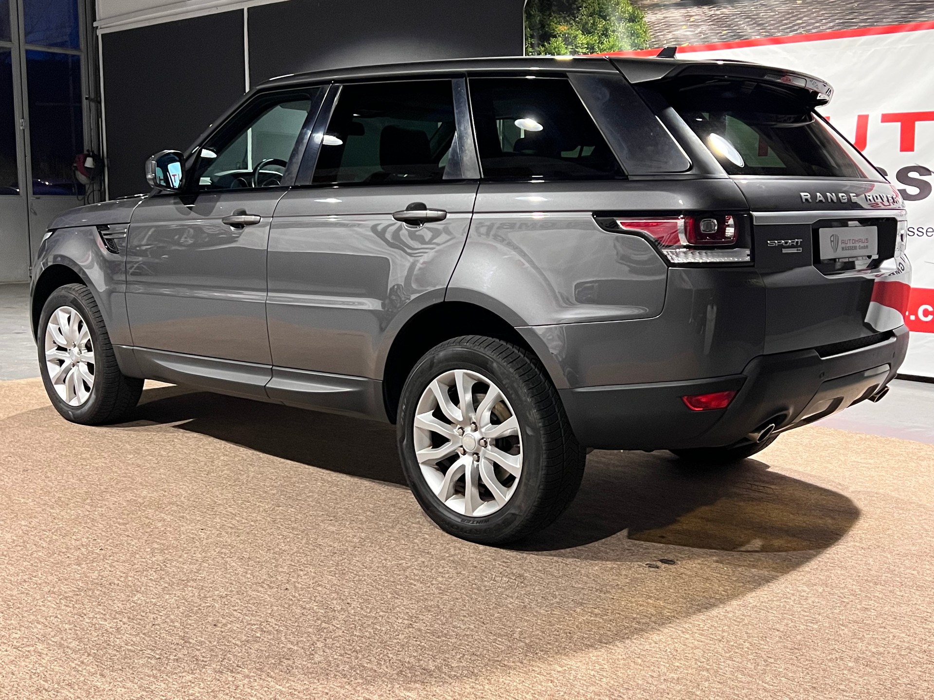 LAND ROVER Range Rover Sport 3.0 TDV6 SE Automatic-image-5