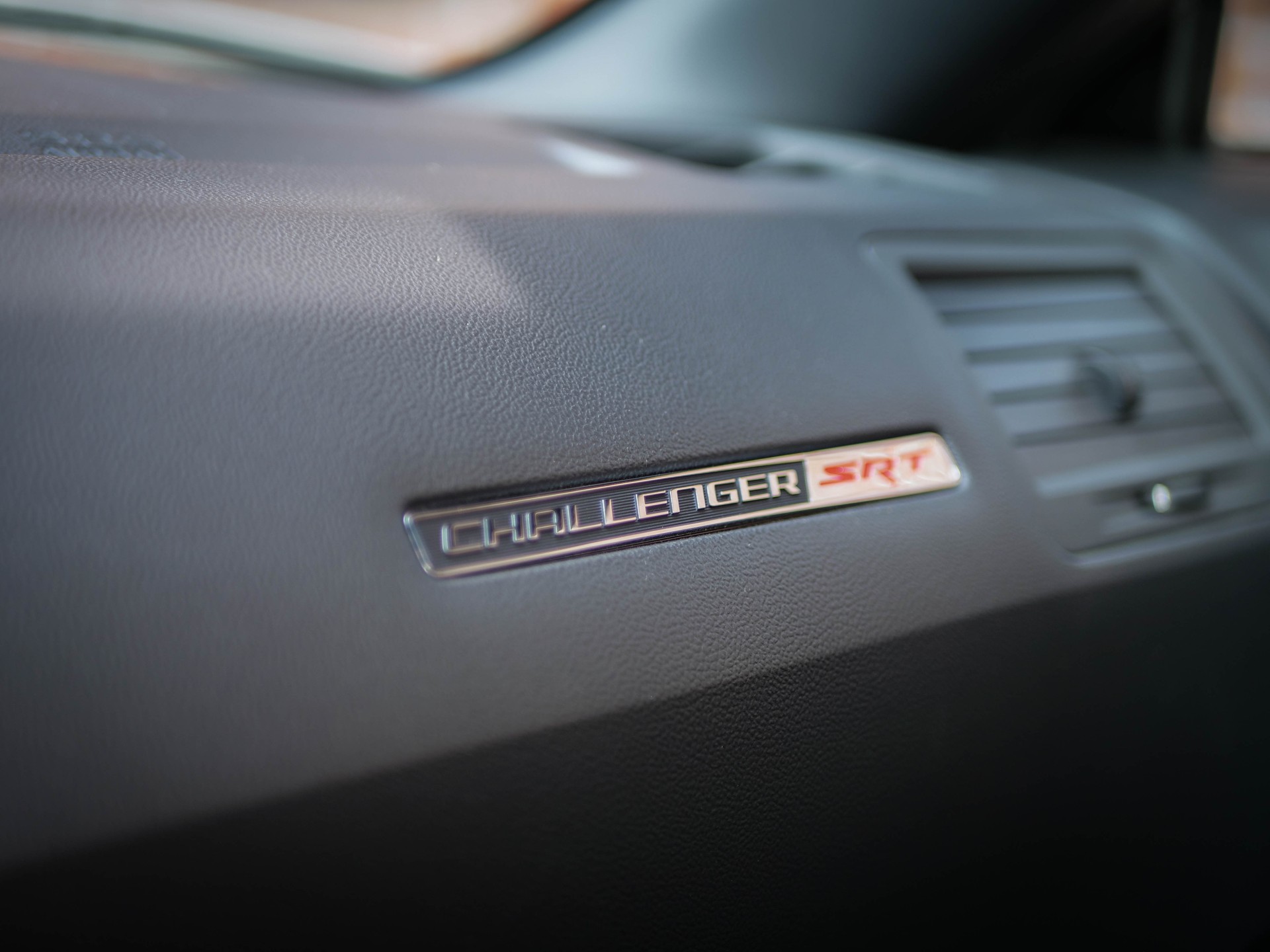 DODGE Challenger 6.4 V8 HEMI SRT8-image-16