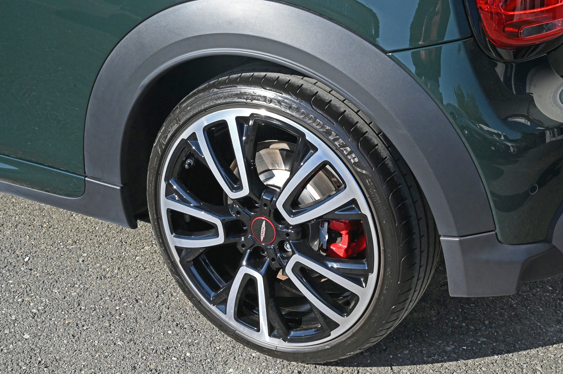 MINI Cooper John Cooper Works Cabriolet Steptronic-image-9