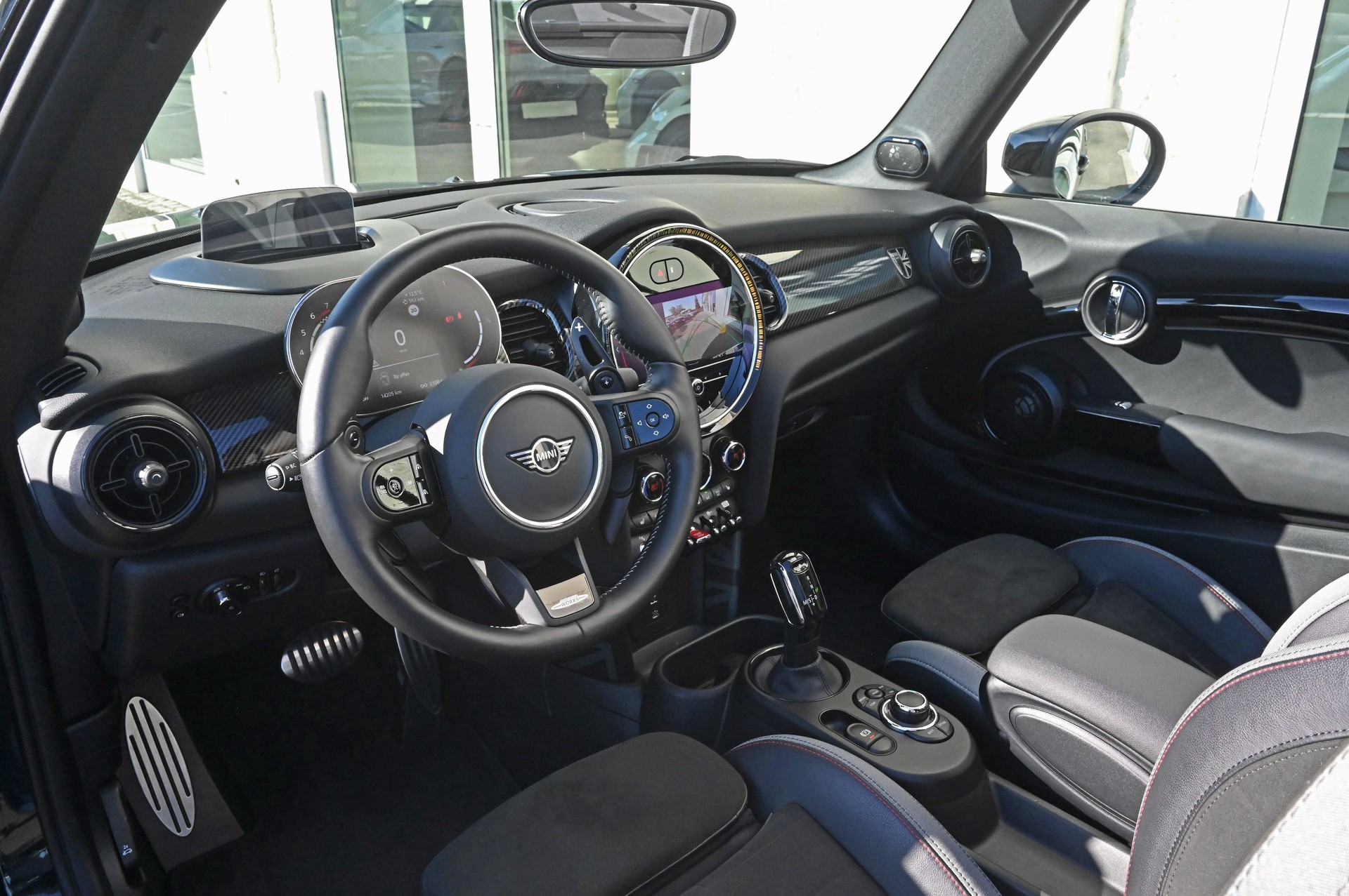 MINI Cooper John Cooper Works Cabriolet Steptronic-image-13