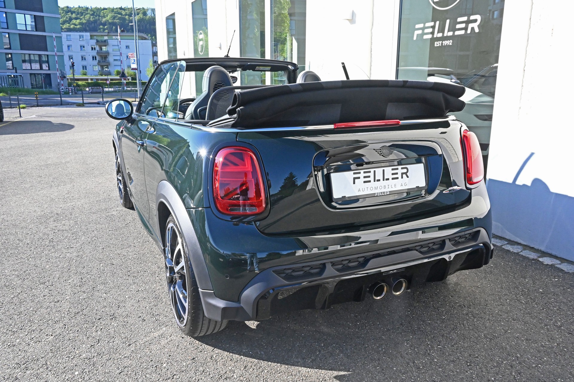 MINI Cooper John Cooper Works Cabriolet Steptronic-image-8