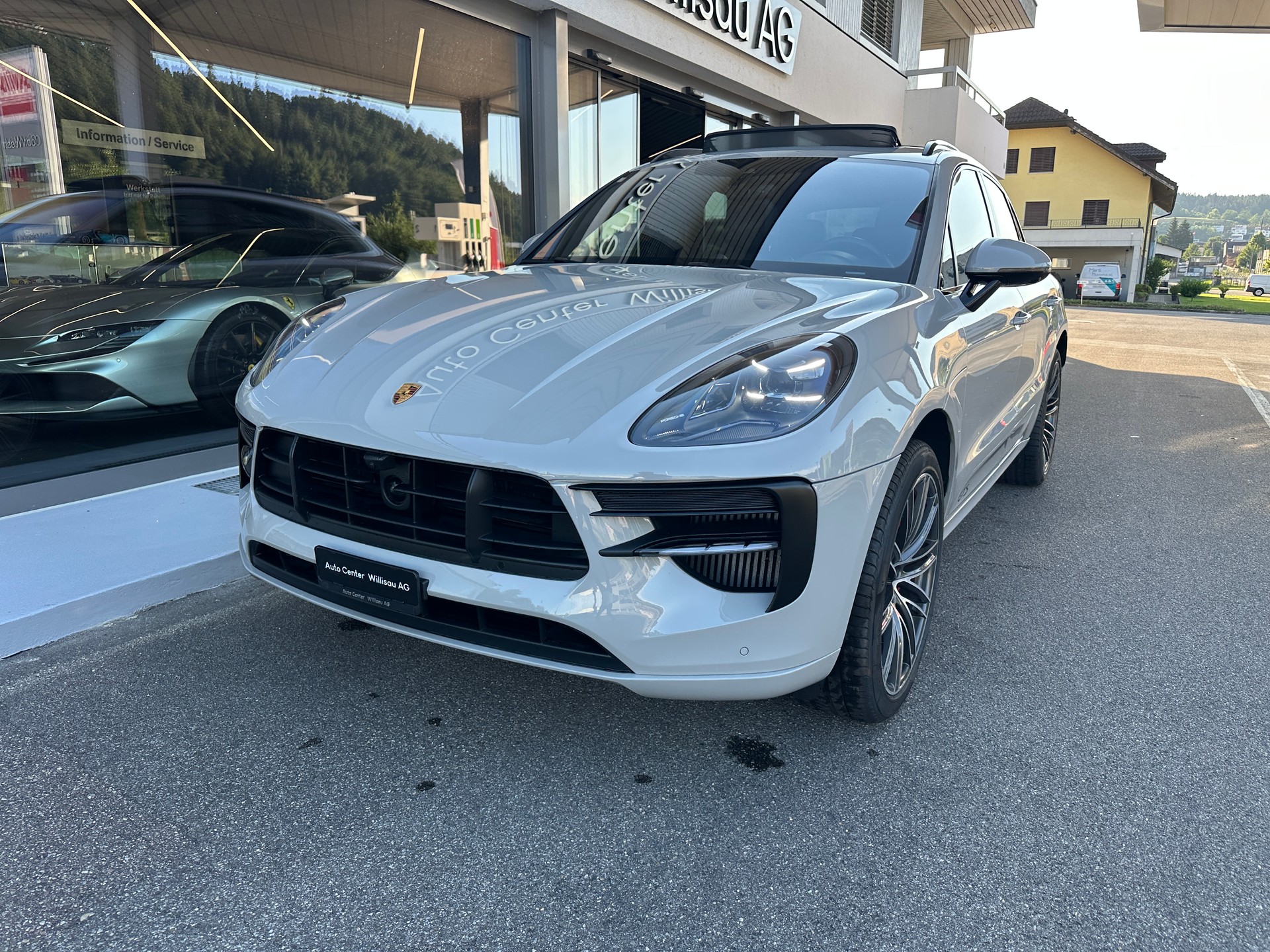 PORSCHE Macan GTS PDK-showroom-element-1