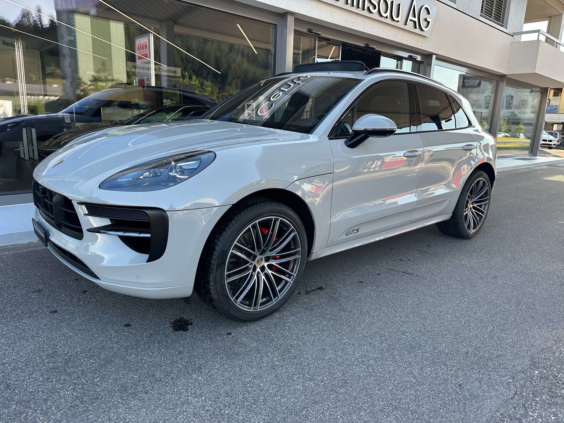PORSCHE Macan GTS PDK-showroom-element-2
