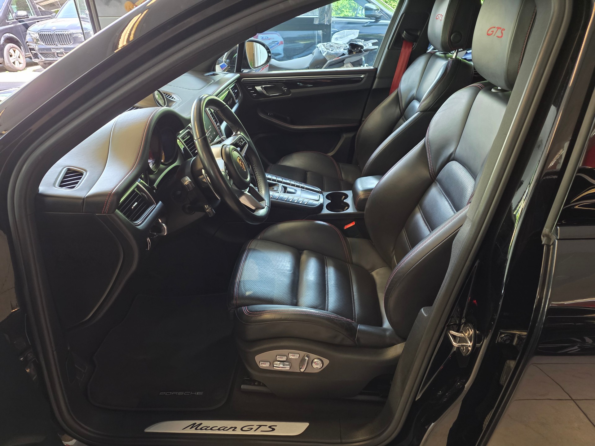 PORSCHE Macan 3.0 V6 GTS ''Frisch ab grossem Service''-image-3