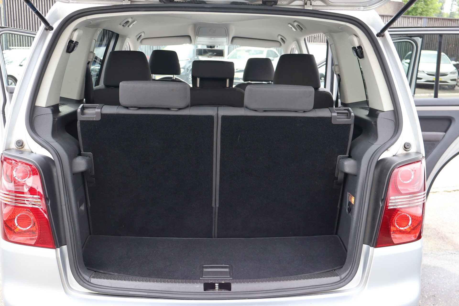 VW Touran 1.4 TSI Trendline-image-9