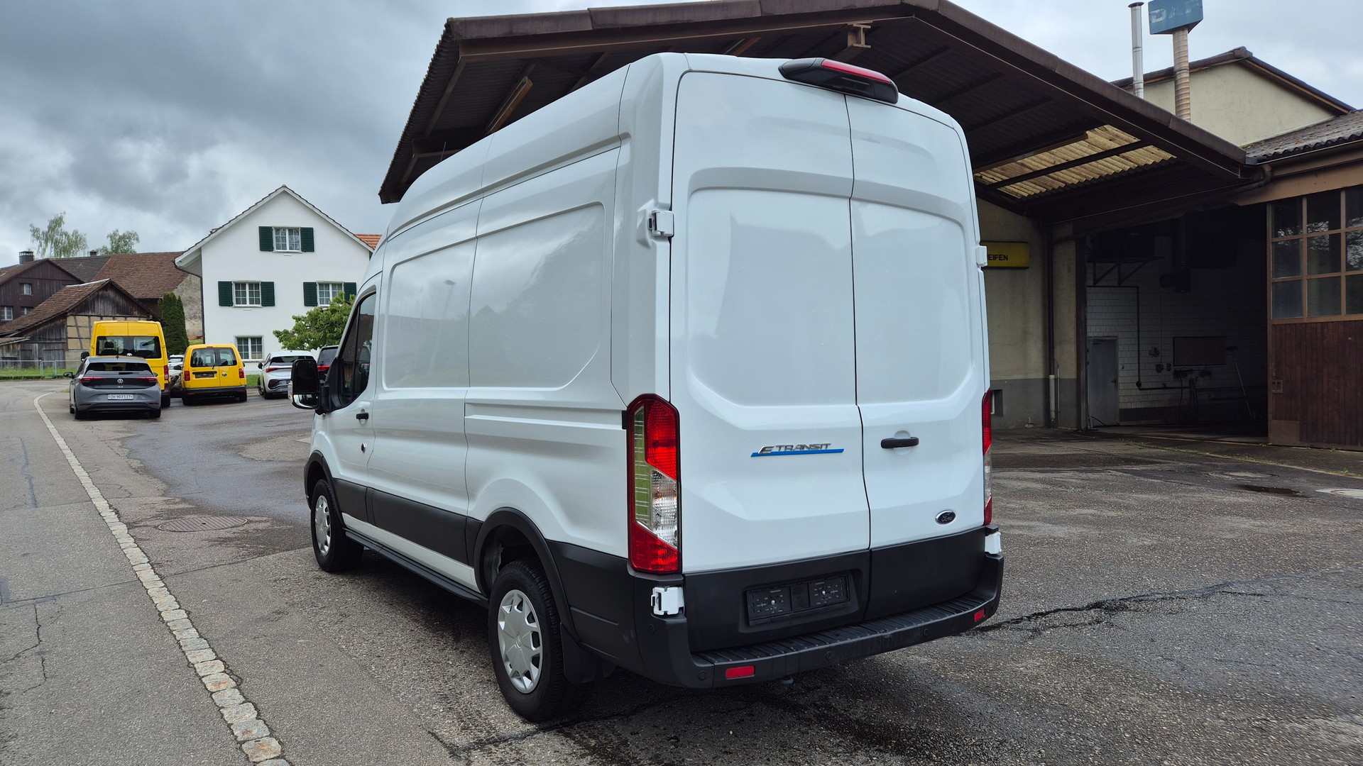 FORD E-Transit Van 350 L2H3 Trend RWD 68kWh-showroom-element-2