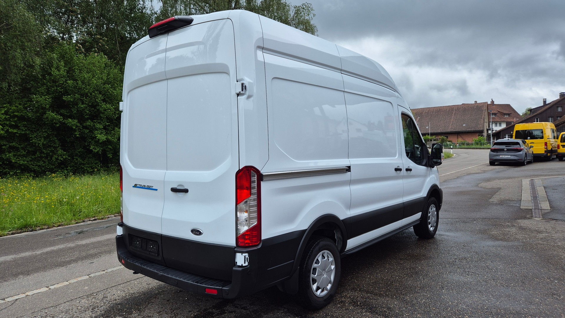 FORD E-Transit Van 350 L2H3 Trend RWD 68kWh-showroom-element-3