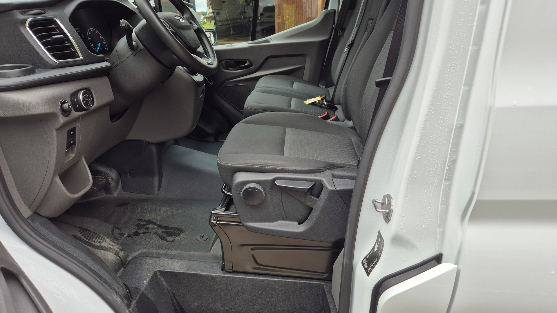 FORD E-Transit Van 350 L2H3 Trend RWD 68kWh-image-6