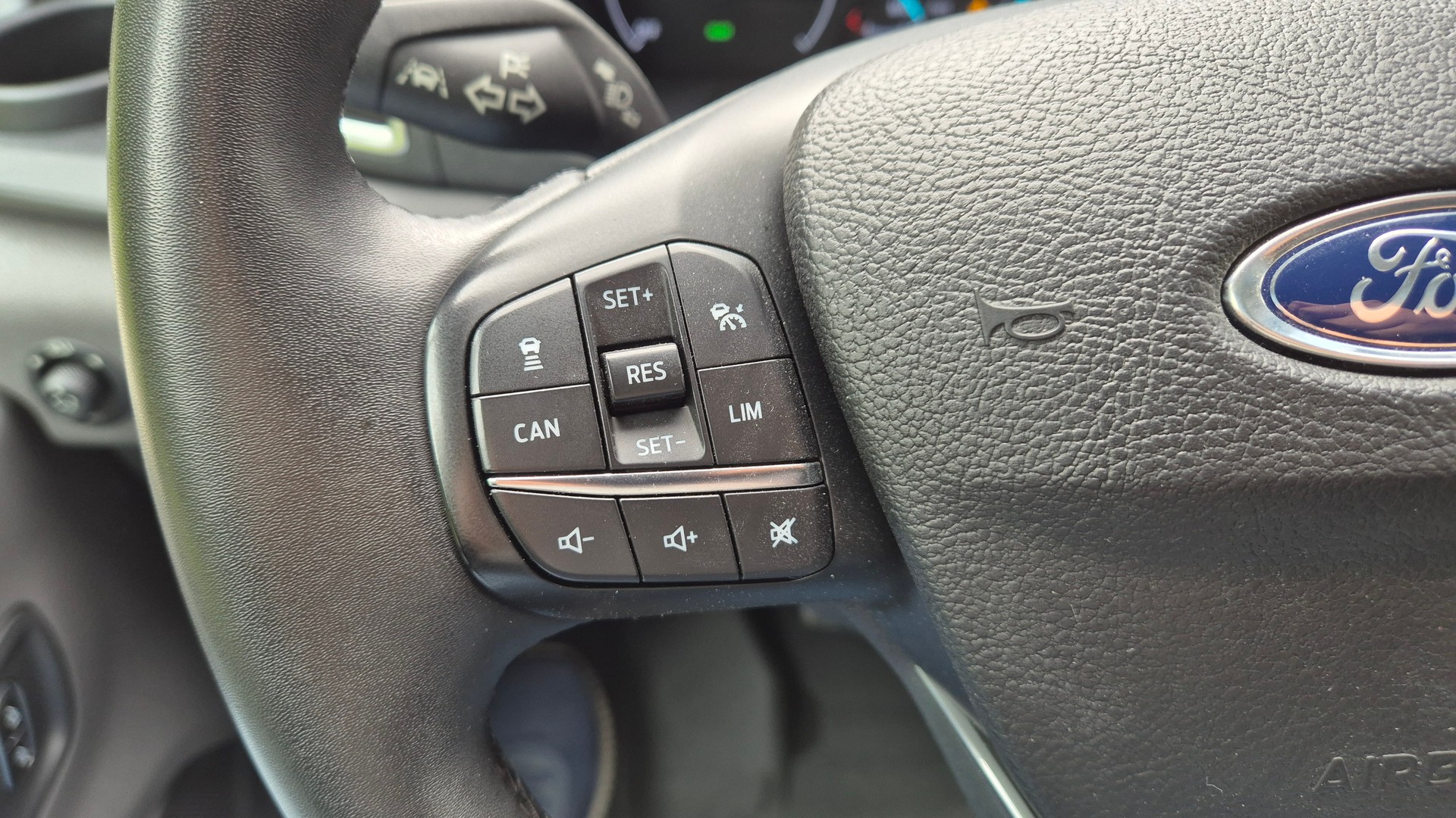 FORD E-Transit Van 350 L2H3 Trend RWD 68kWh-image-10