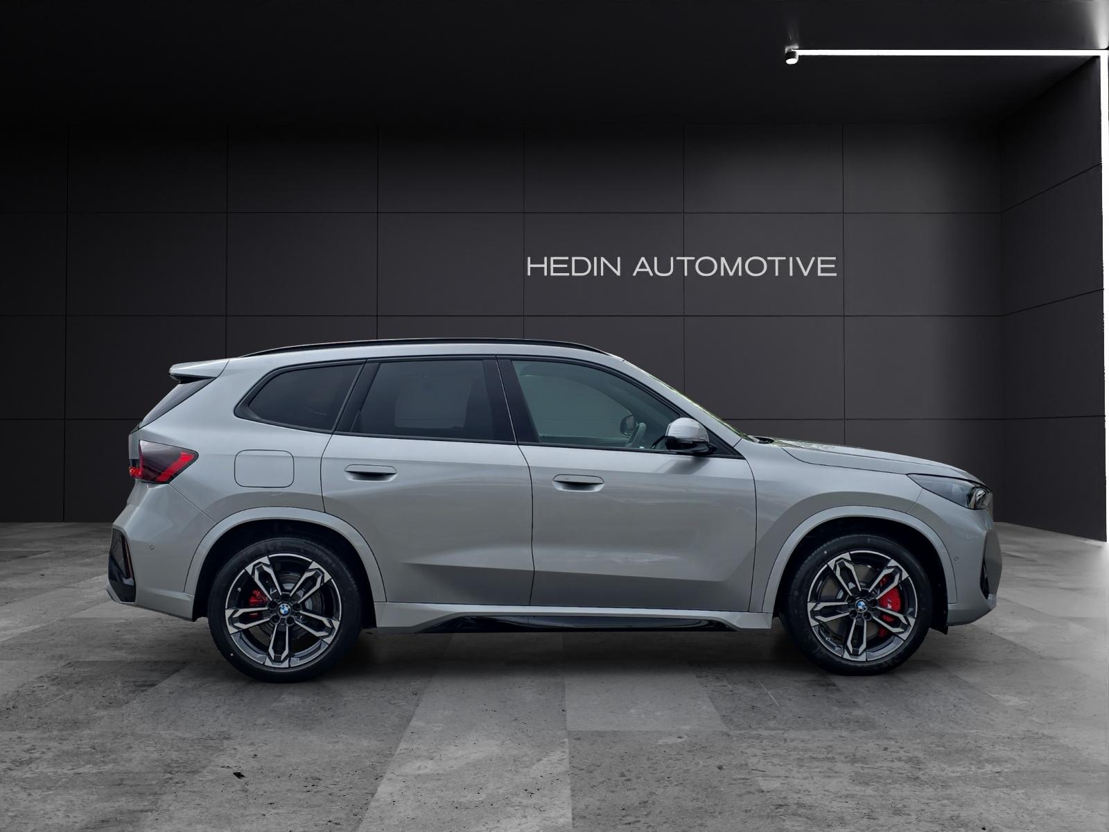 BMW iX1 30 xDrive-image-4