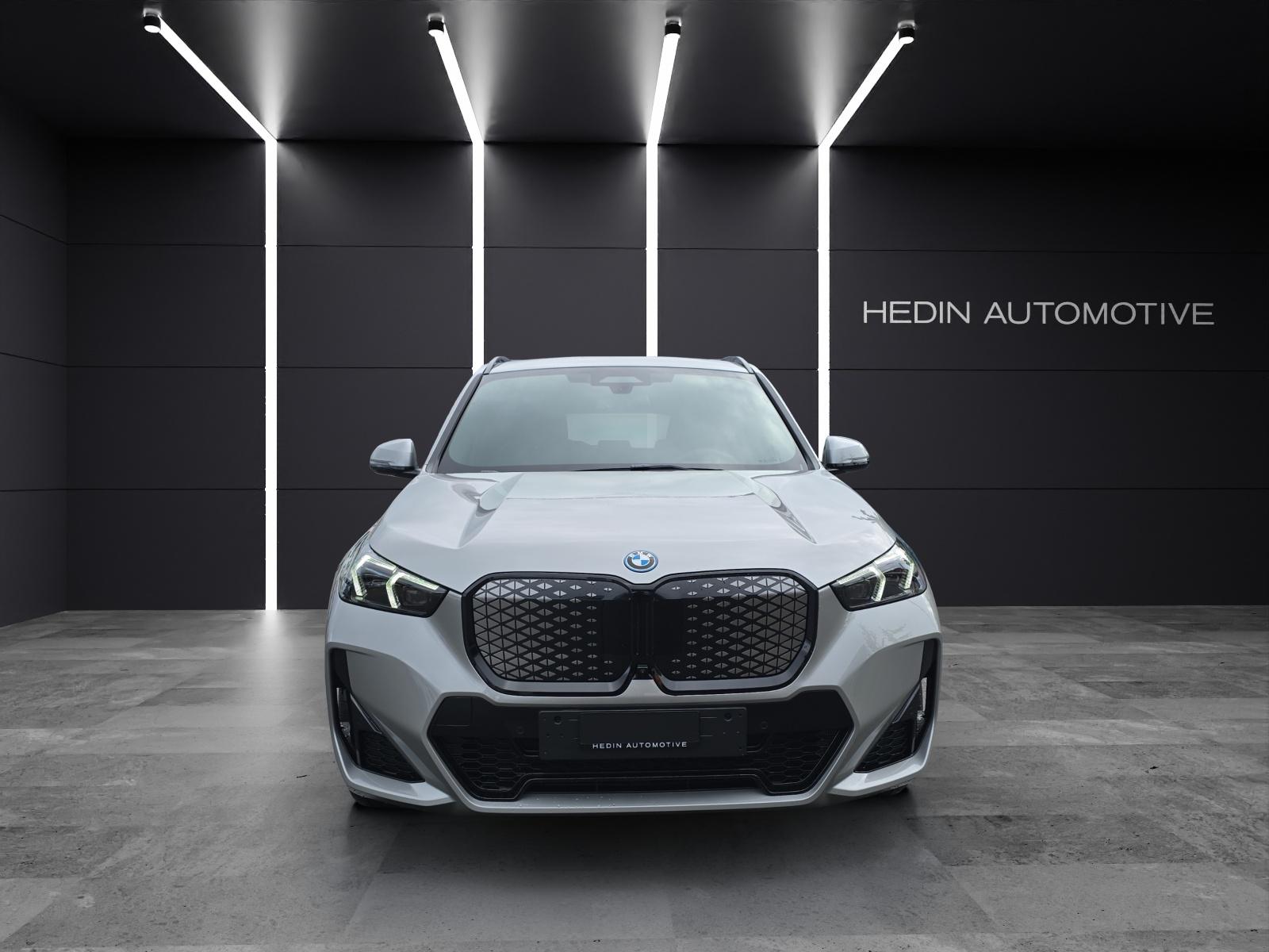 BMW iX1 30 xDrive-showroom-element-1