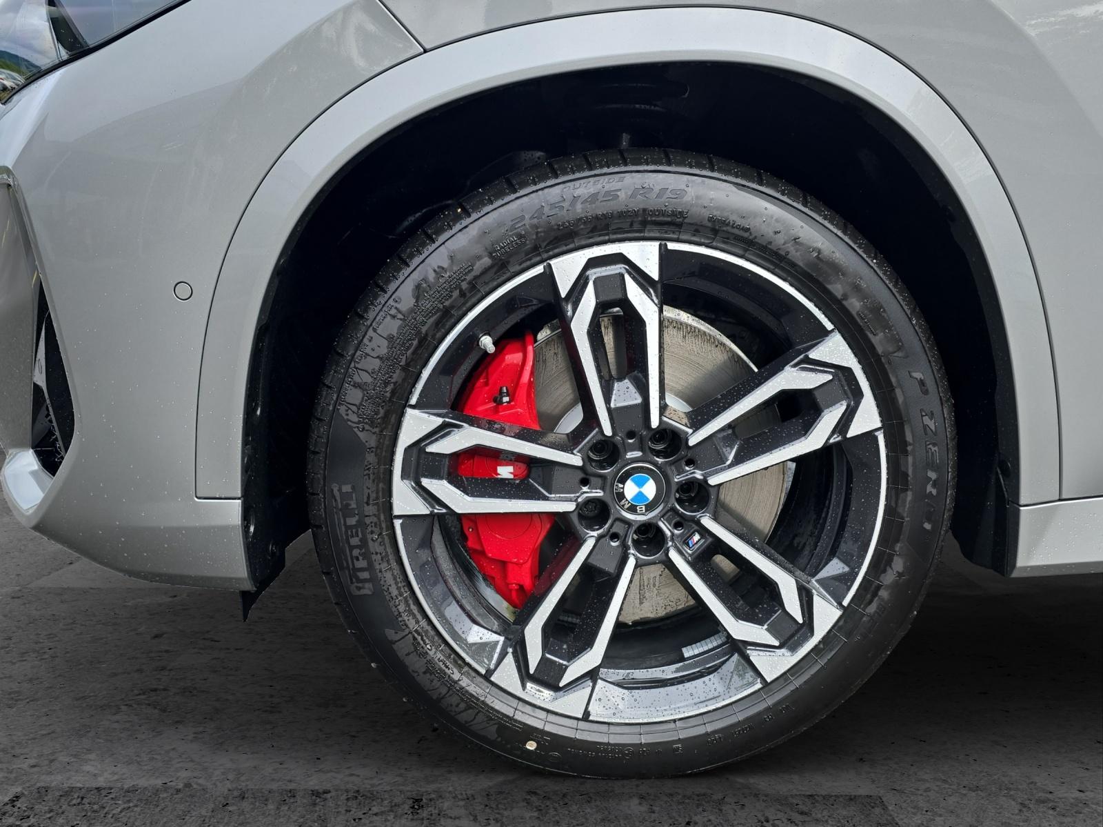 BMW iX1 30 xDrive-showroom-element-3
