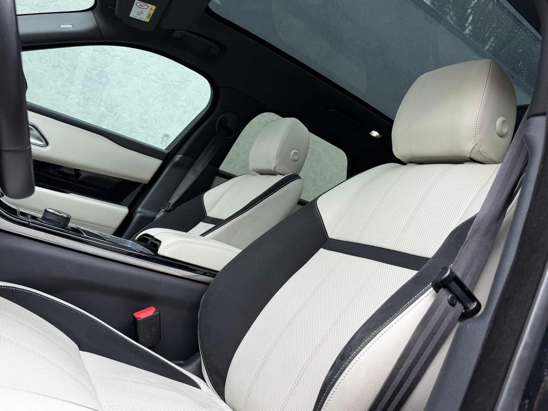 LAND ROVER Range Rover Velar R-Dynamic P 300 Automatic-image-15