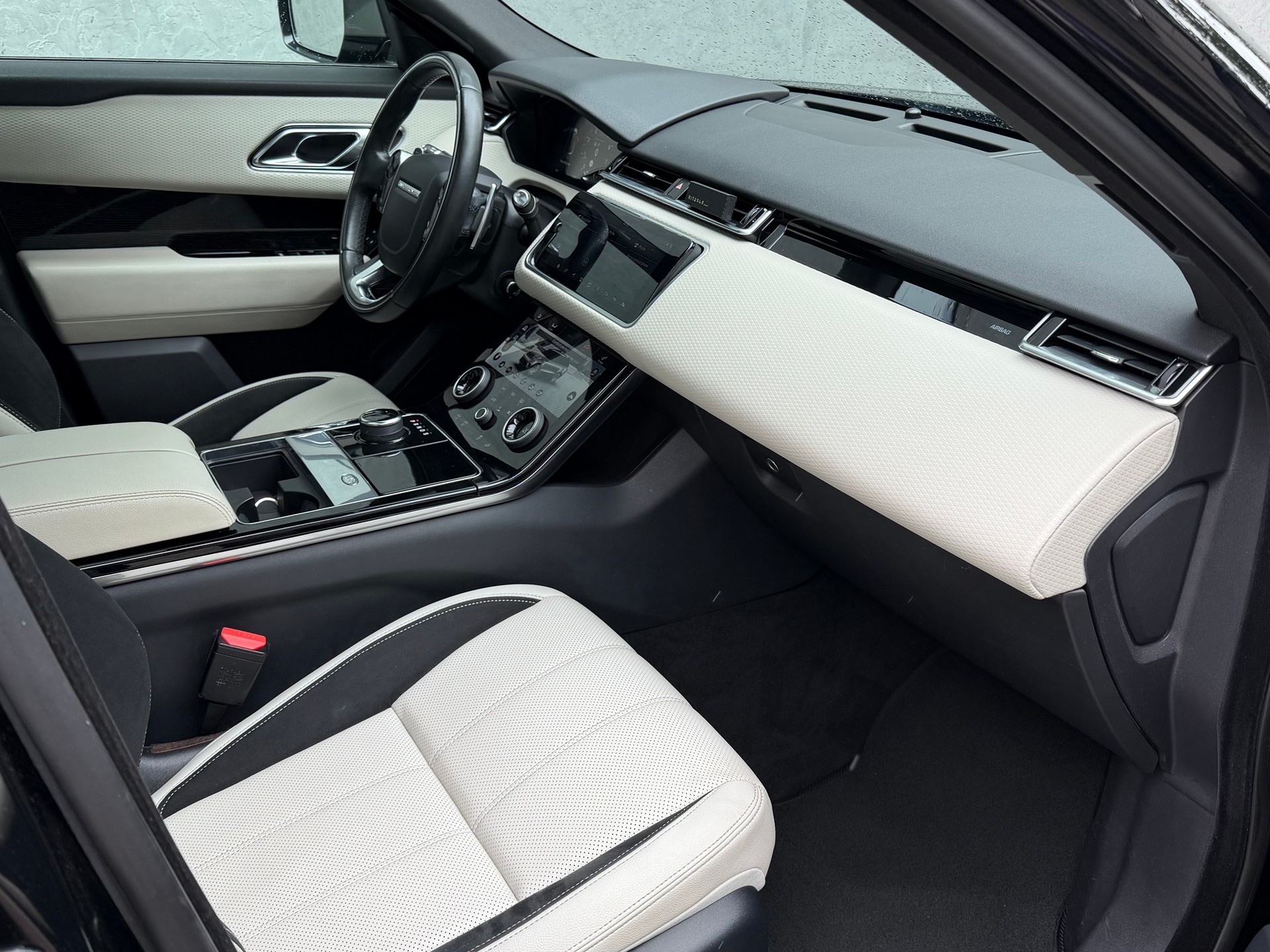 LAND ROVER Range Rover Velar R-Dynamic P 300 Automatic-image-12