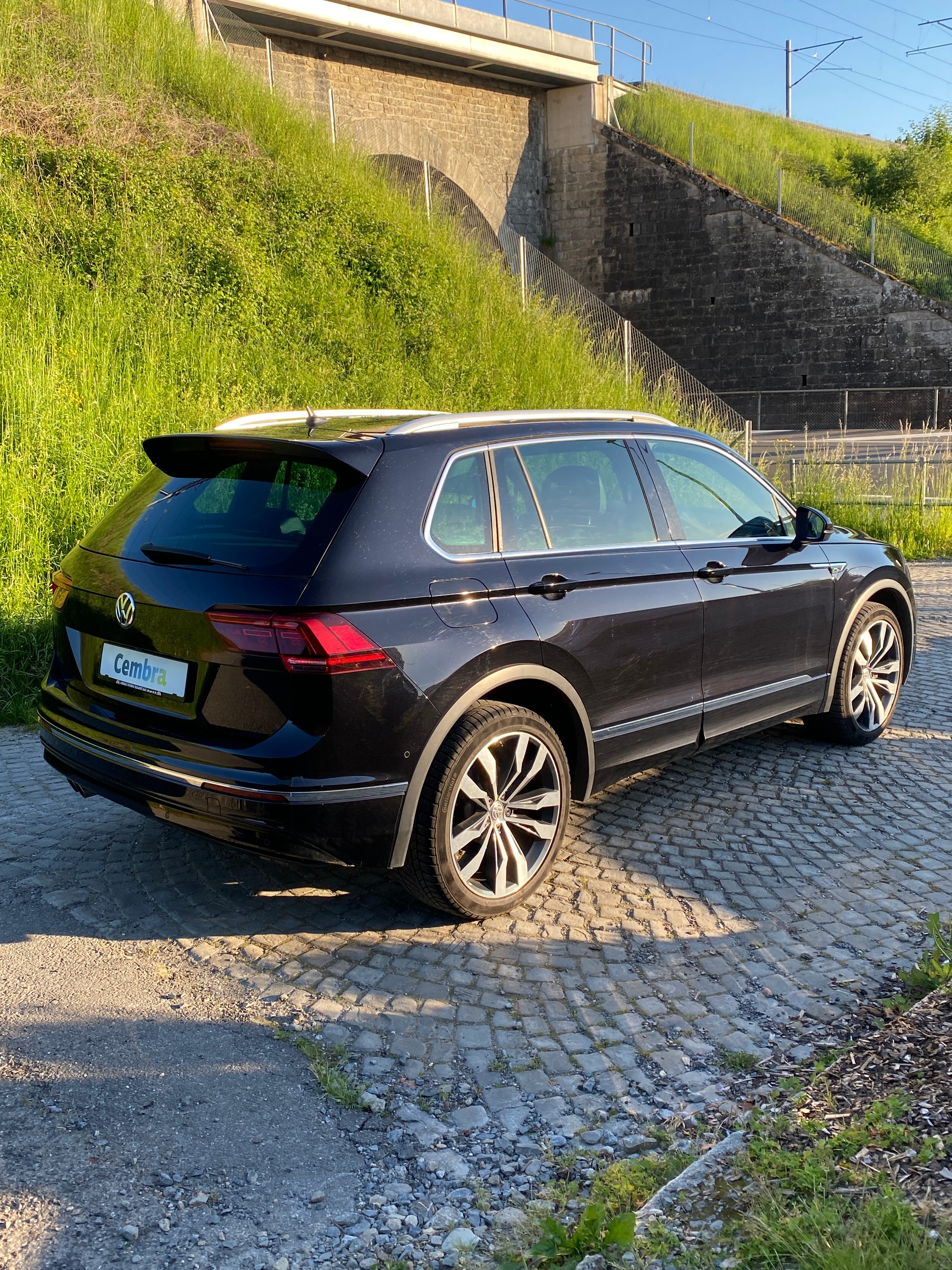 VW Tiguan 2.0TSI RLine 4Motion DSG-showroom-element-1