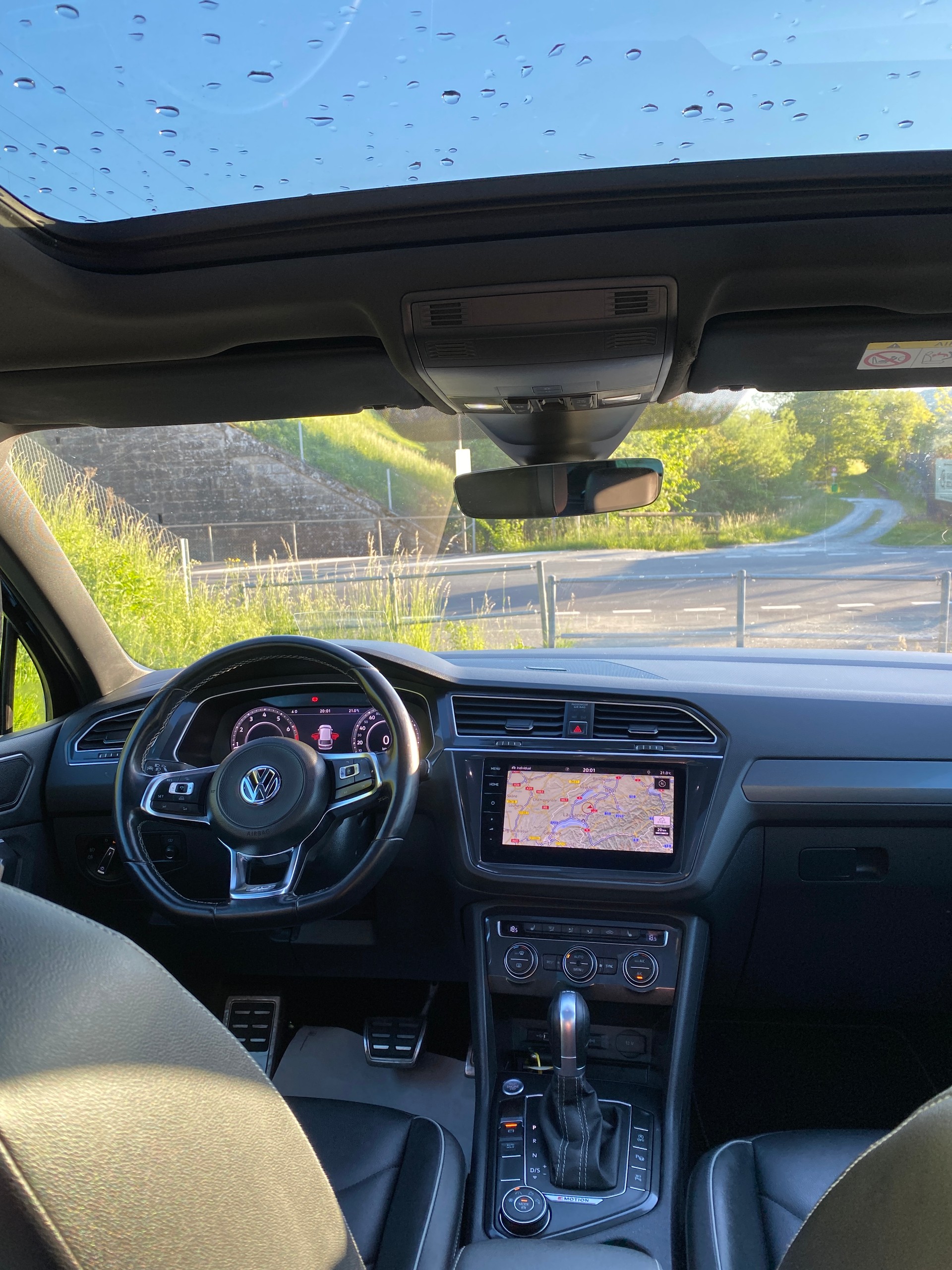 VW Tiguan 2.0TSI RLine 4Motion DSG-image-5