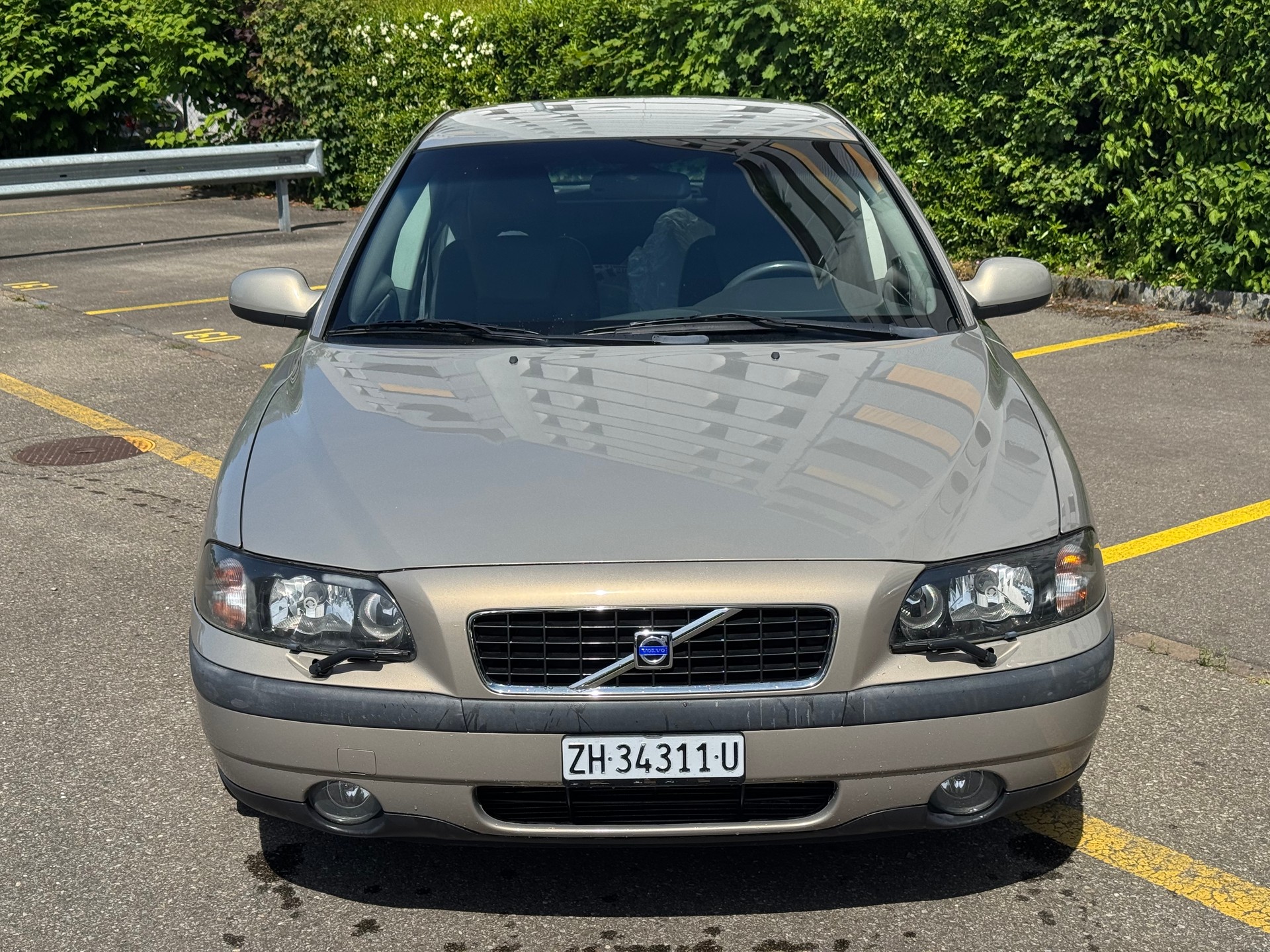 VOLVO S60 2.5T AWD-image-1