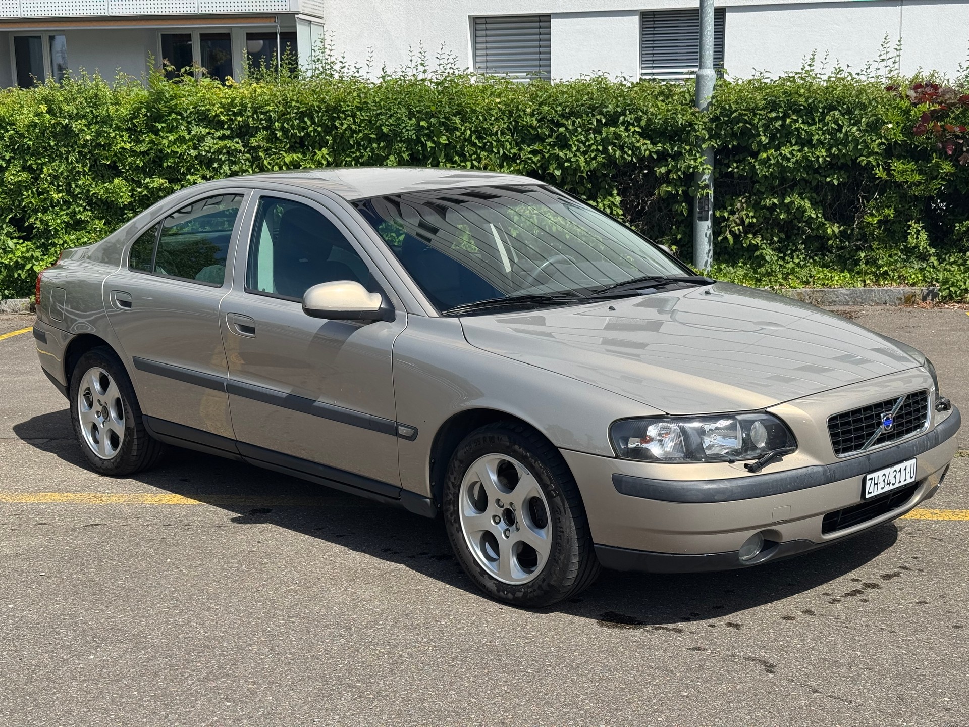 VOLVO S60 2.5T AWD-image-2