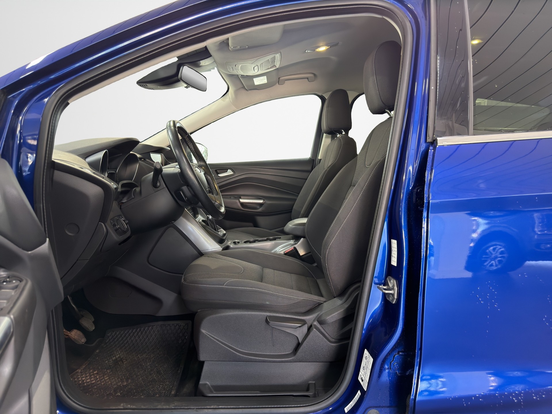 FORD Kuga 2.0 TDCi Carving 4WD-image-8