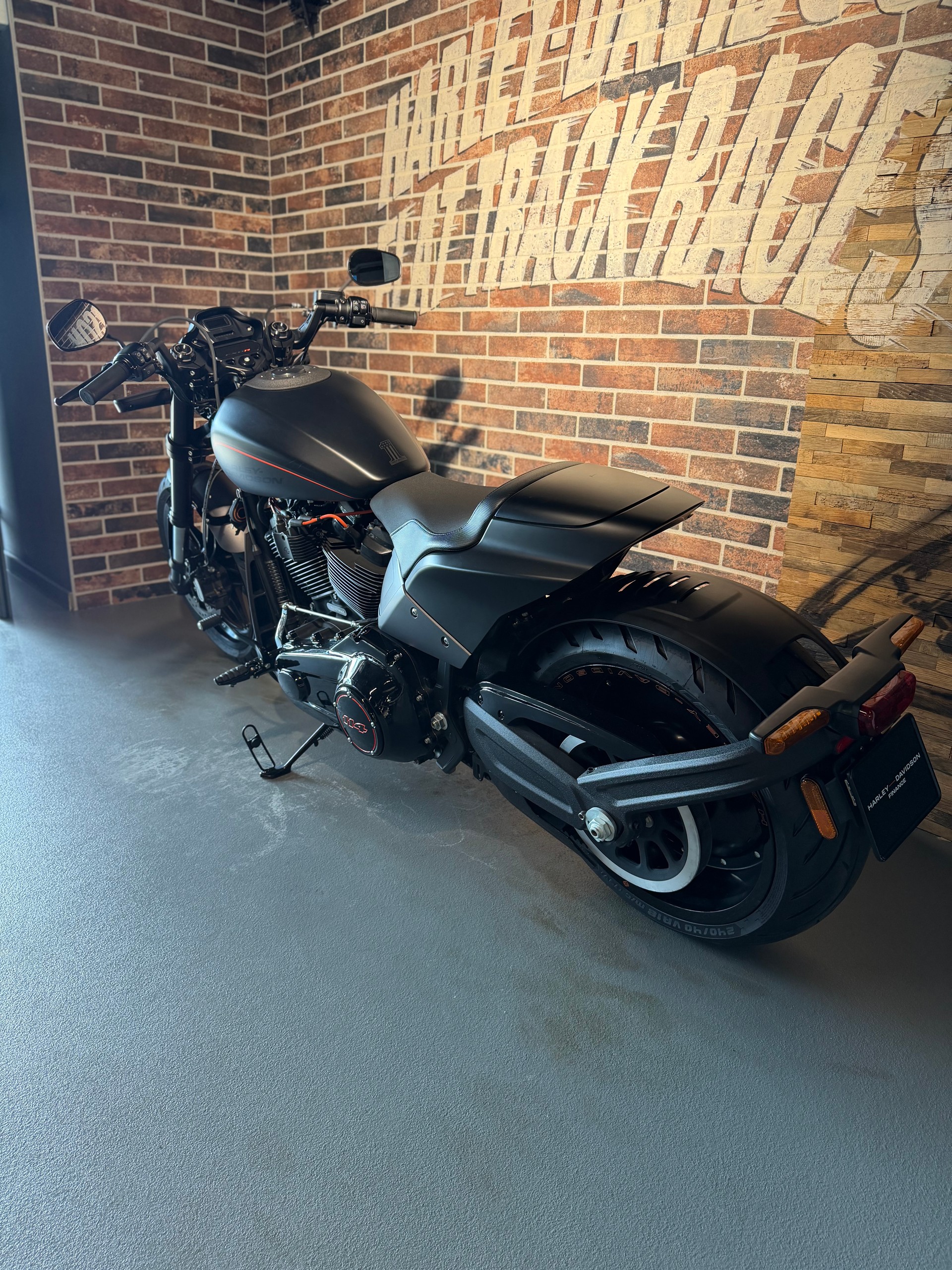 HARLEY-DAVIDSON FXDRS 114 ABS-image-2