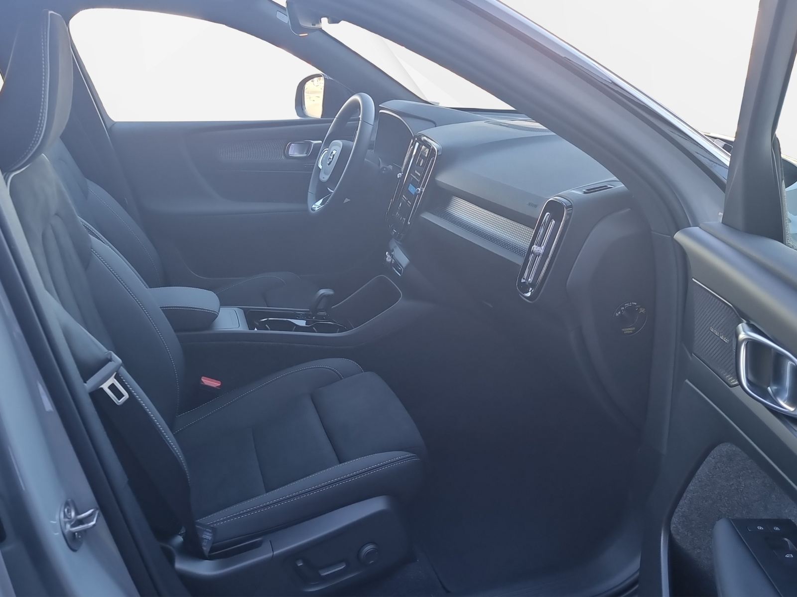VOLVO EX40 Twin Black Edition AWD-image-8