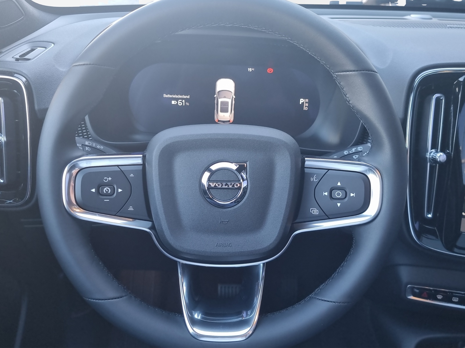 VOLVO EX40 Twin Black Edition AWD-image-11