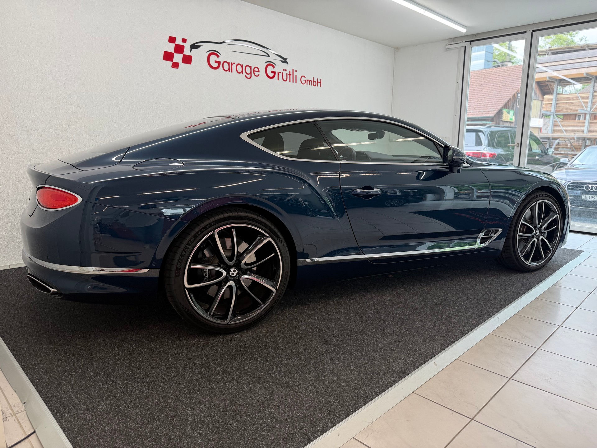BENTLEY Continental GT 6.0 W12-showroom-element-3