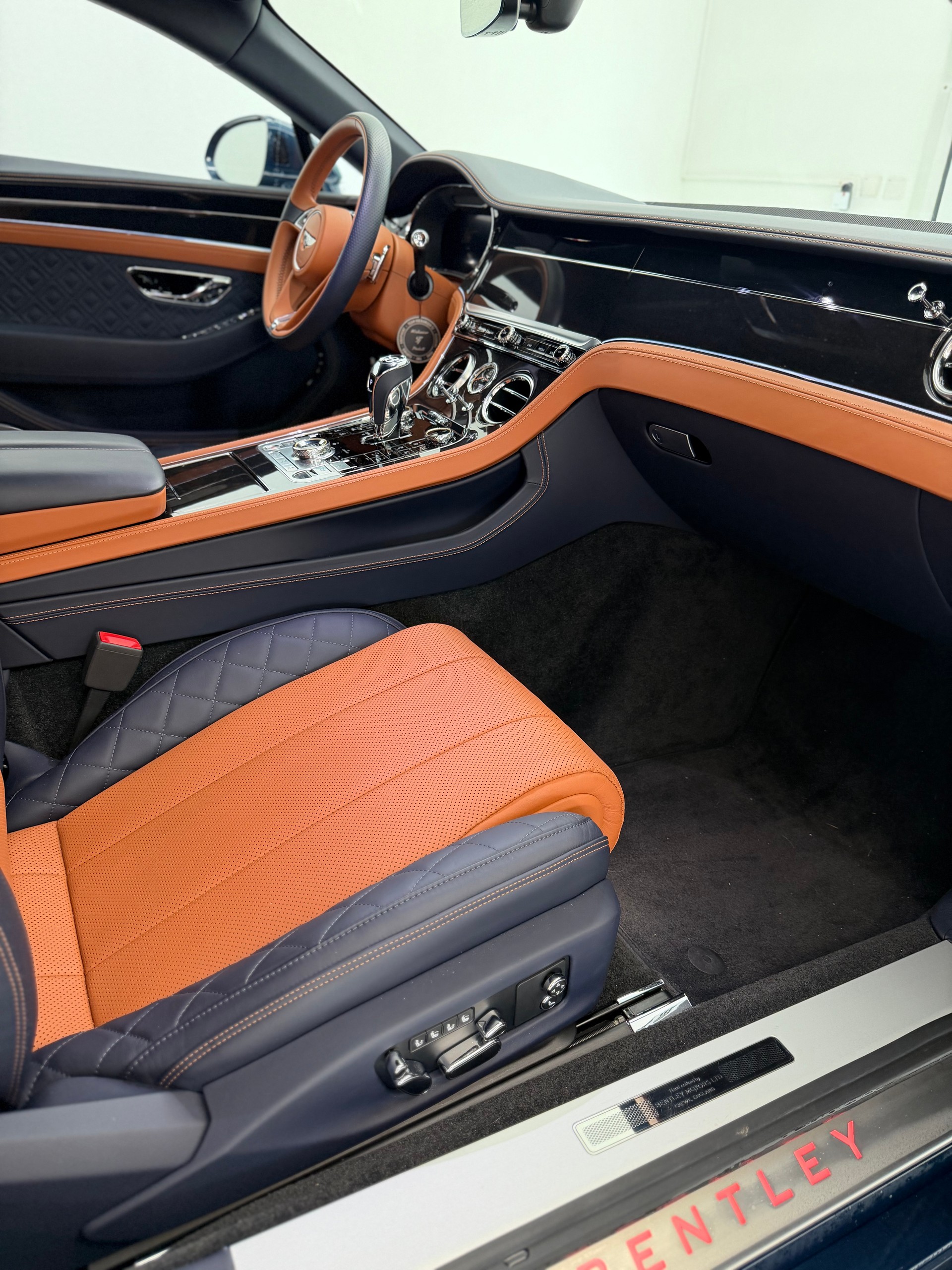 BENTLEY Continental GT 6.0 W12-image-11