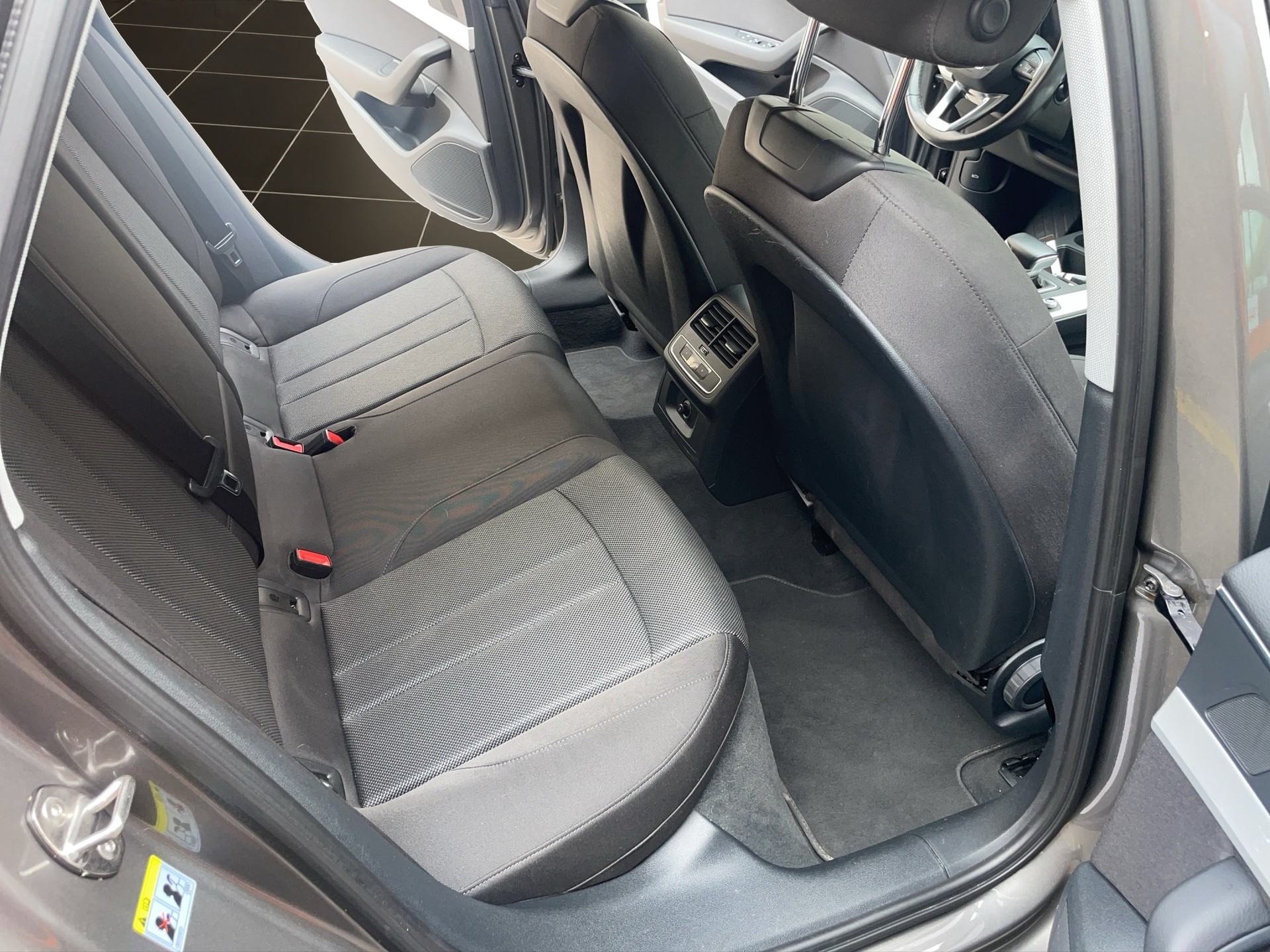 AUDI A4 Avant 35 TDI S-tronic-image-13