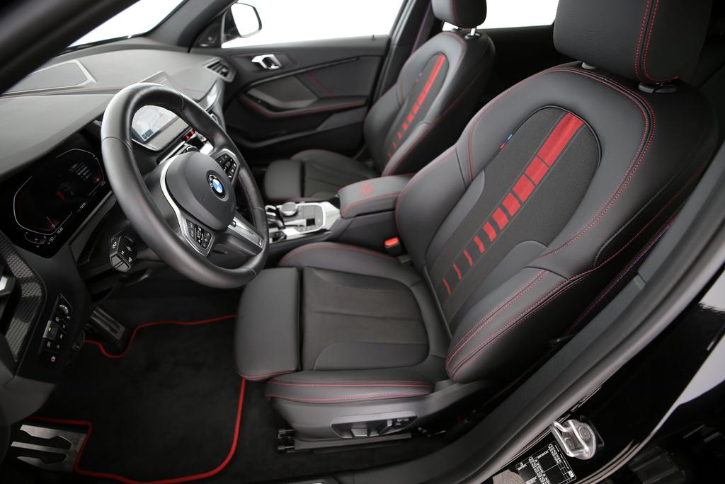 BMW 128ti-showroom-element-2